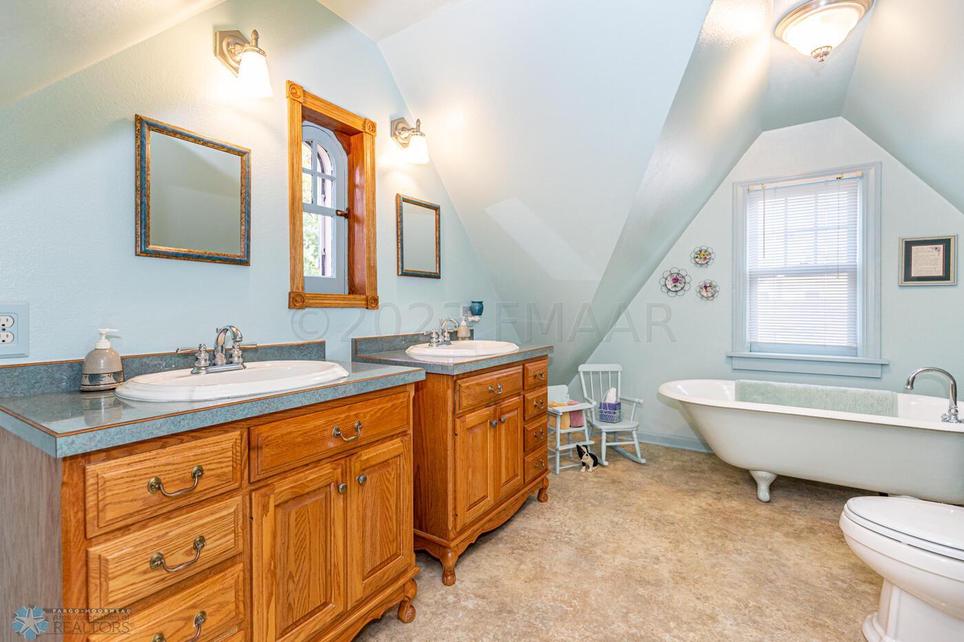 Owner's Suite-Full Bath