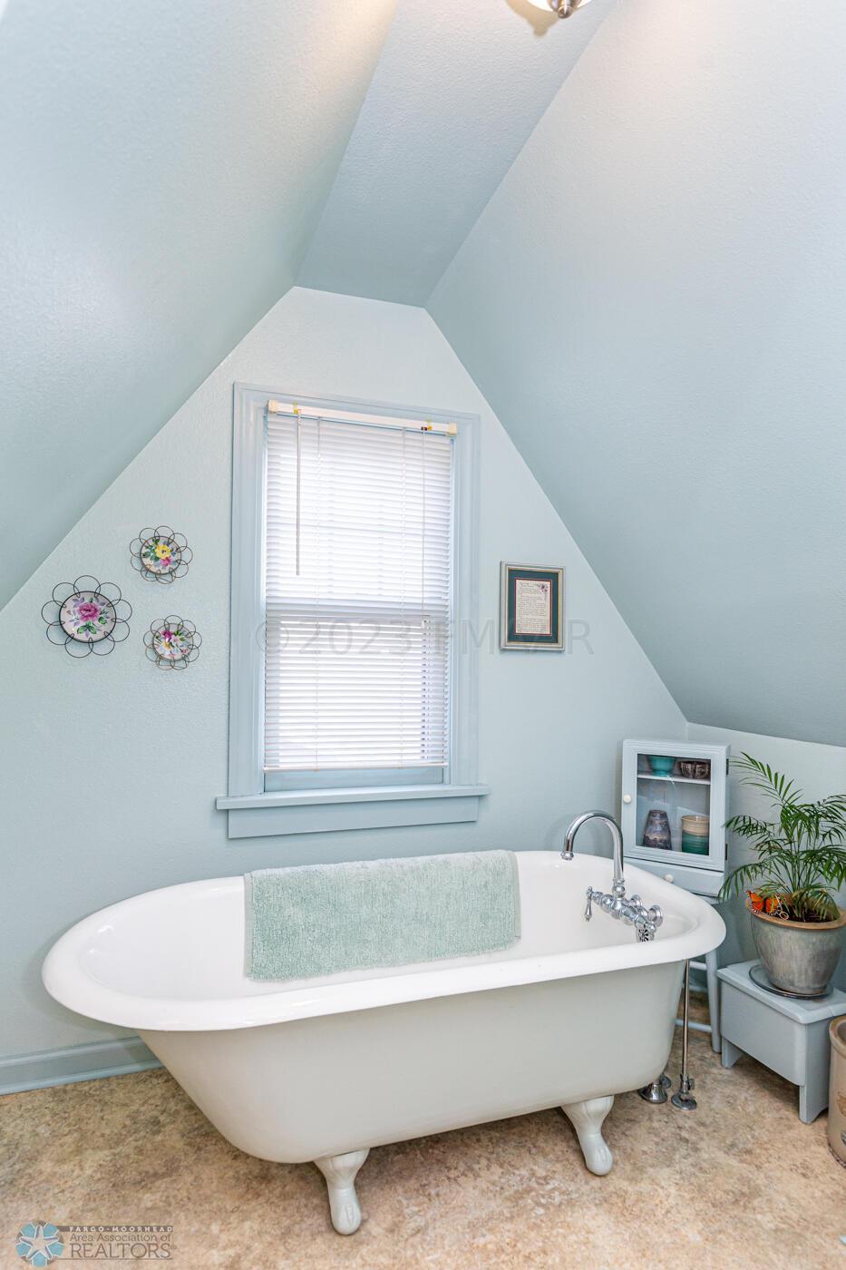 Owner's Suite-Claw Foot Tub