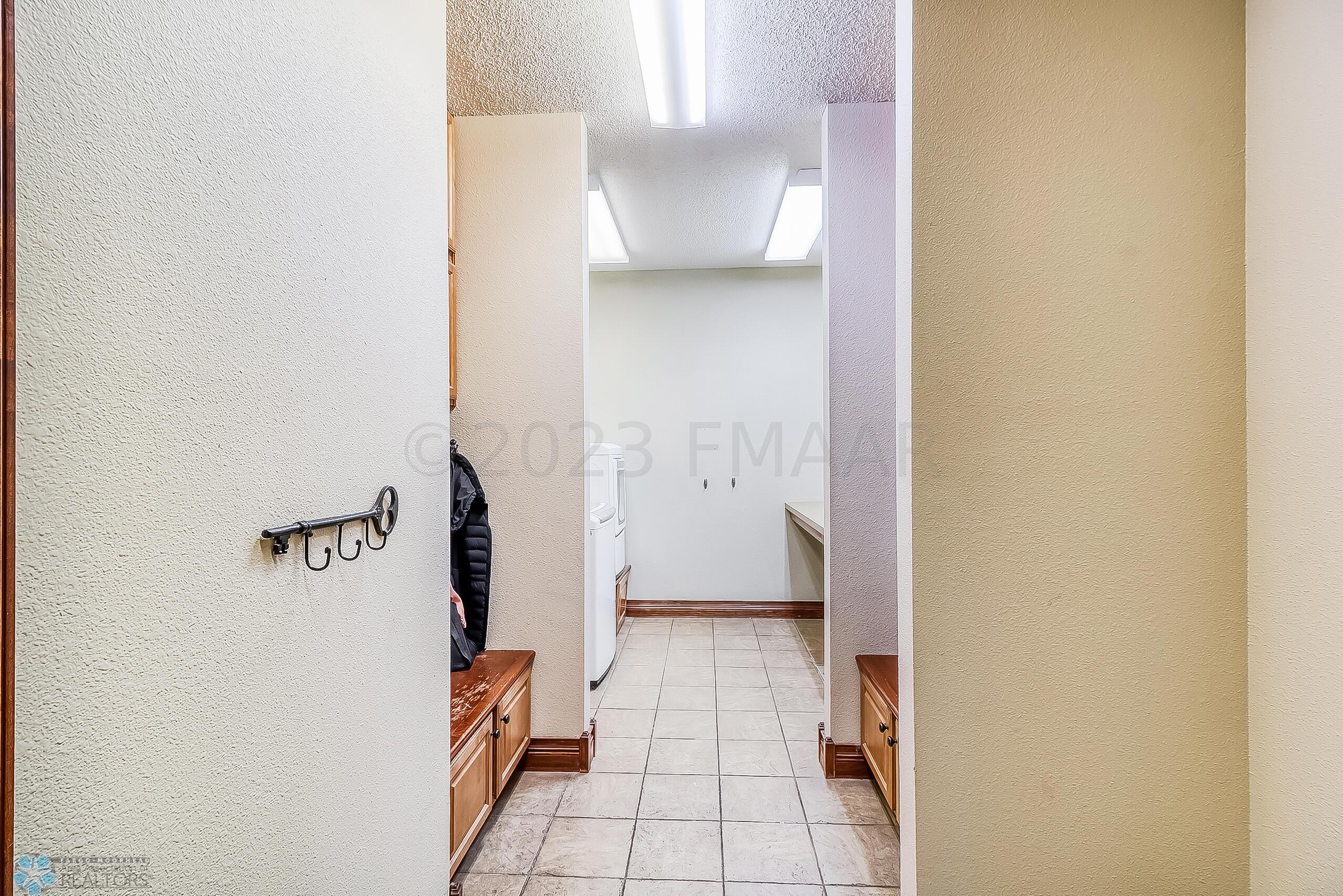 Mudroom_laundry1_1