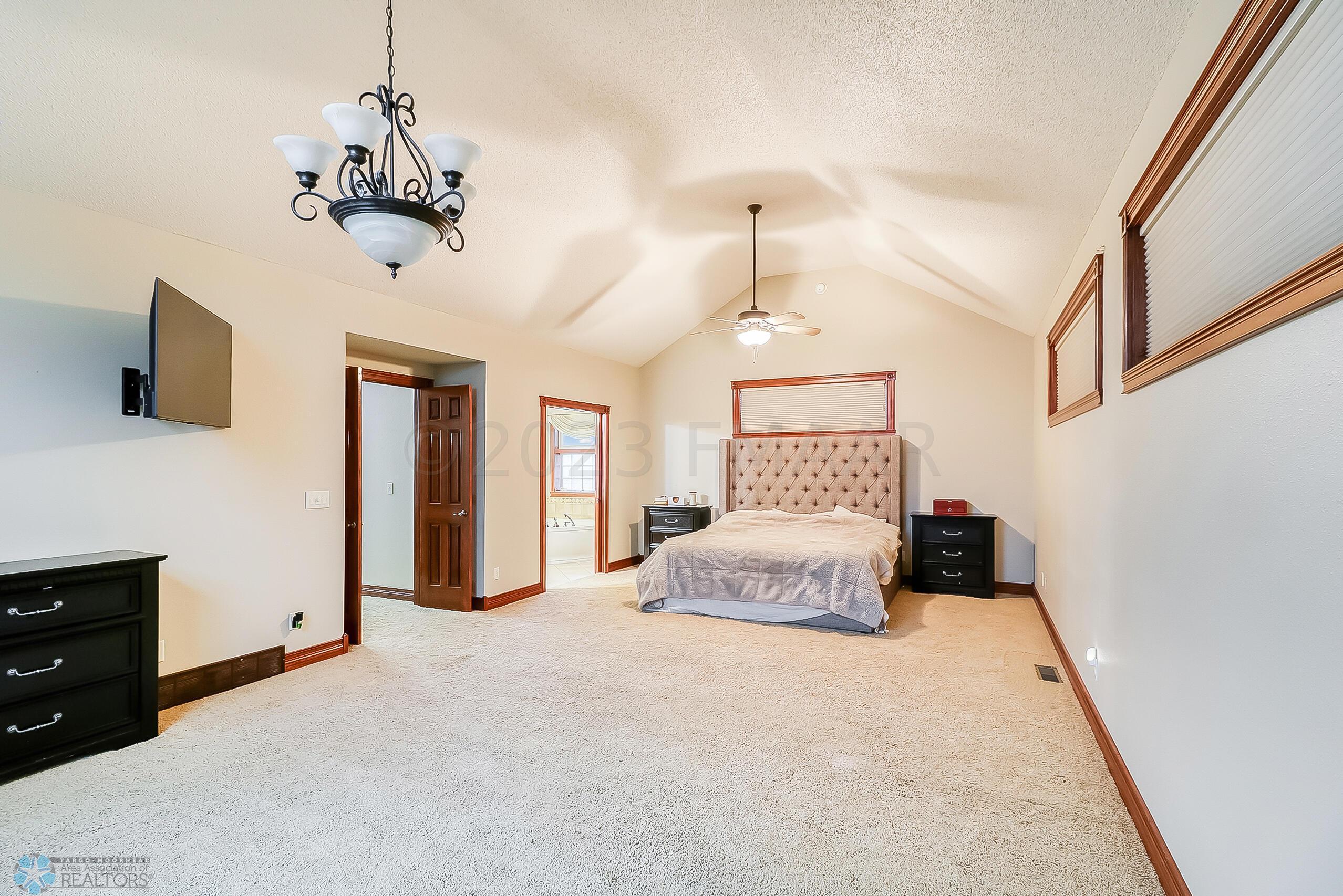 Primary Bedroom1_0