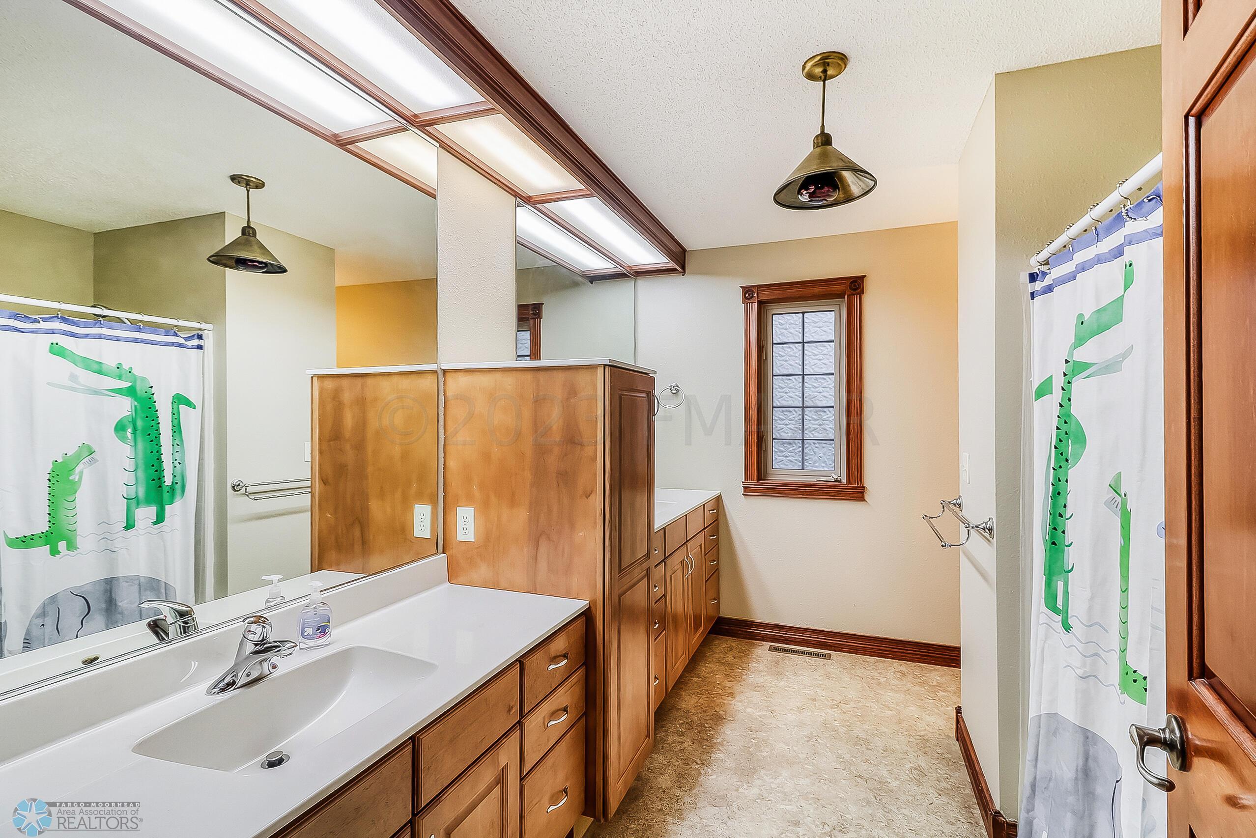 Upstairs Bathroom1_1