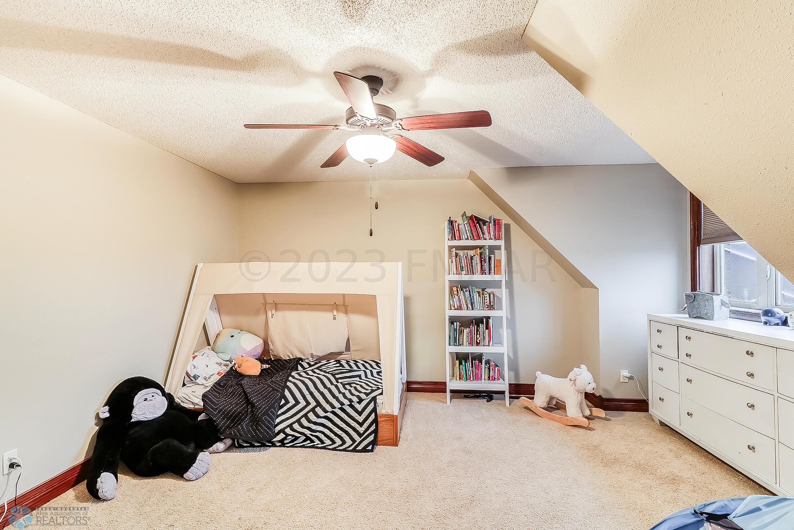Upstairs Bedroom3_2