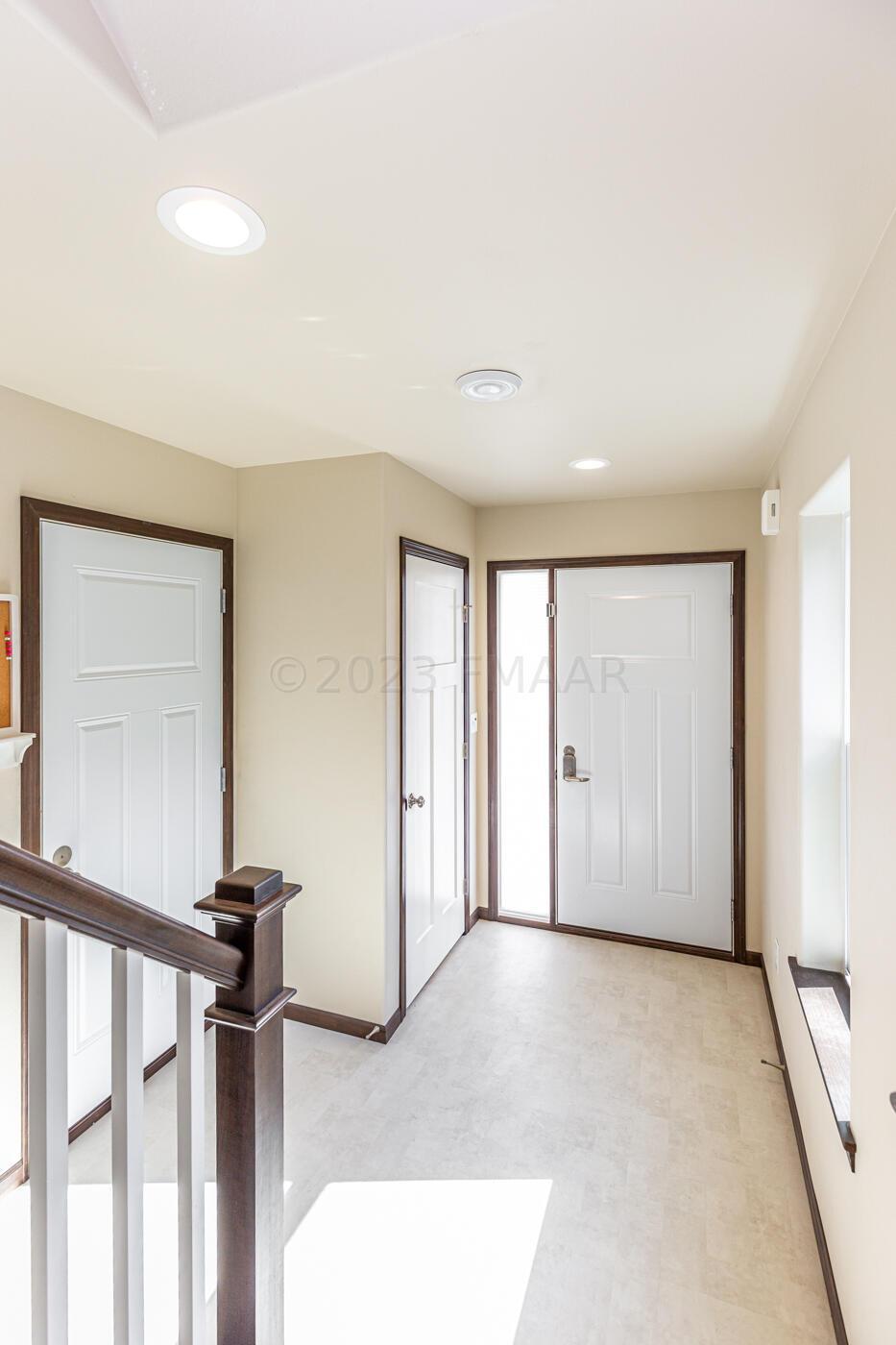 Foyer w/Coat Closet