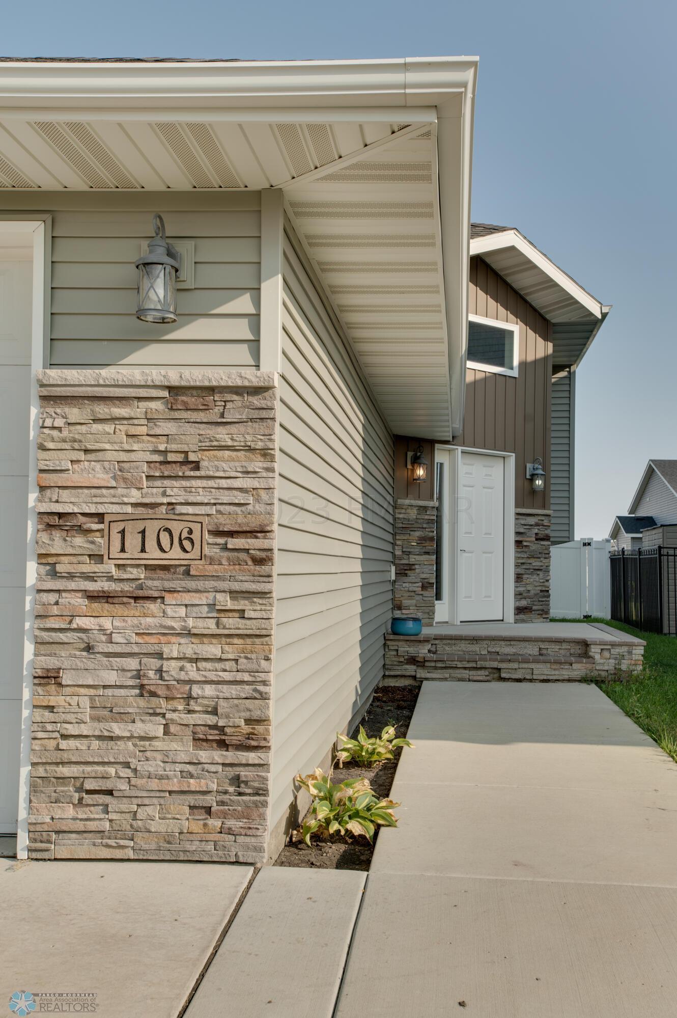 1106_EAGLEWOOD_AVE-44