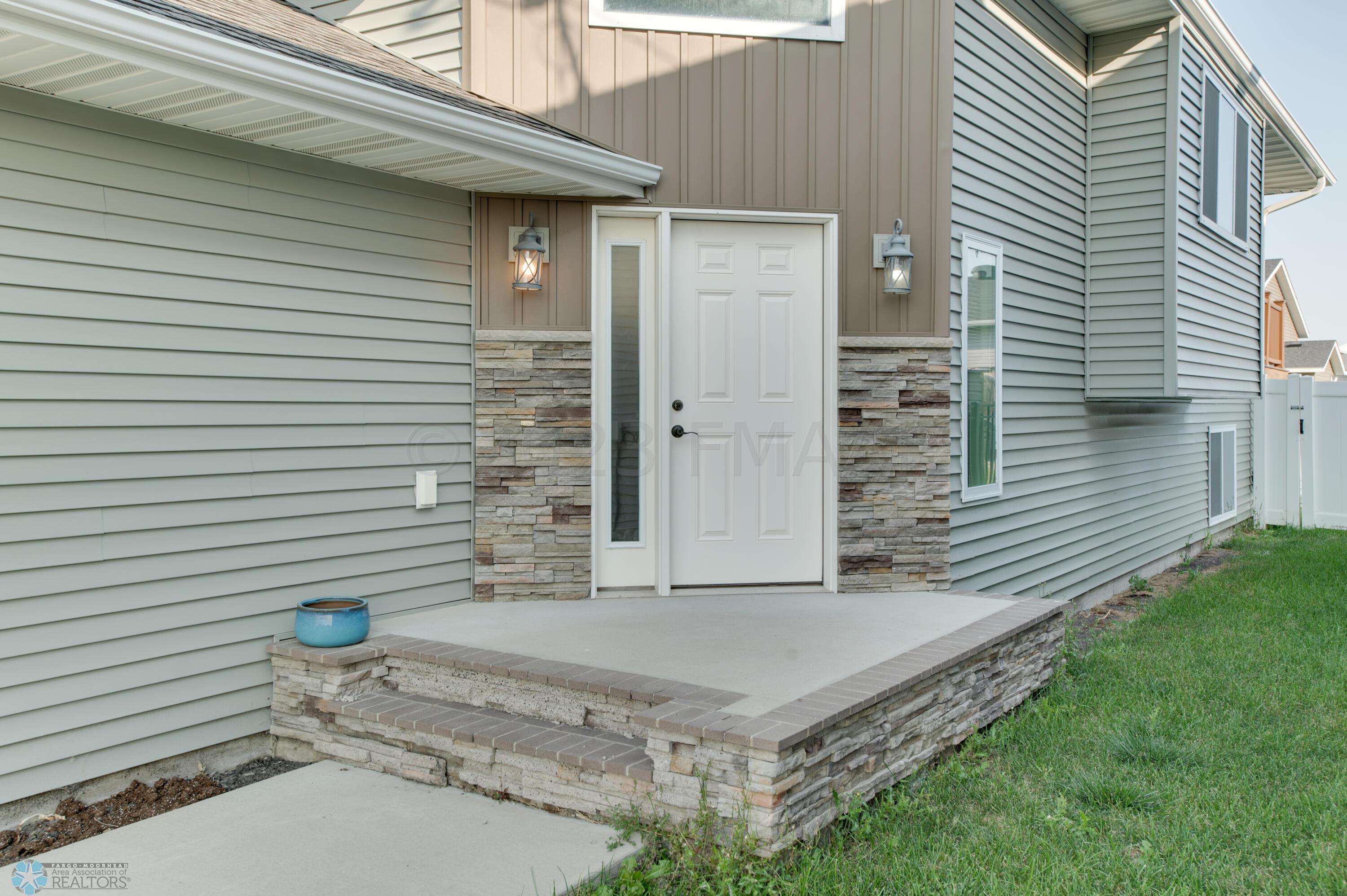 1106_EAGLEWOOD_AVE-43