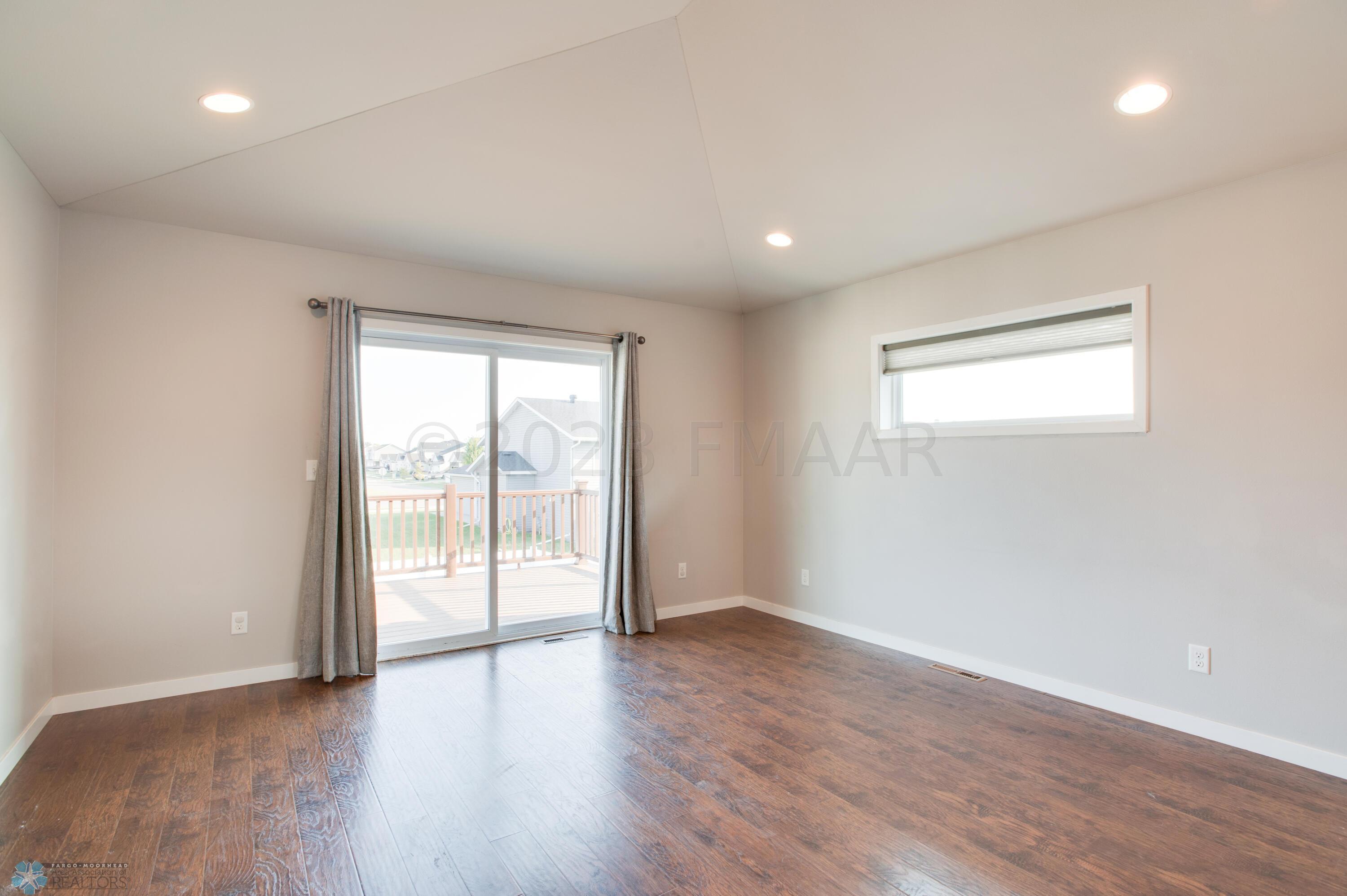 1106_EAGLEWOOD_AVE-7