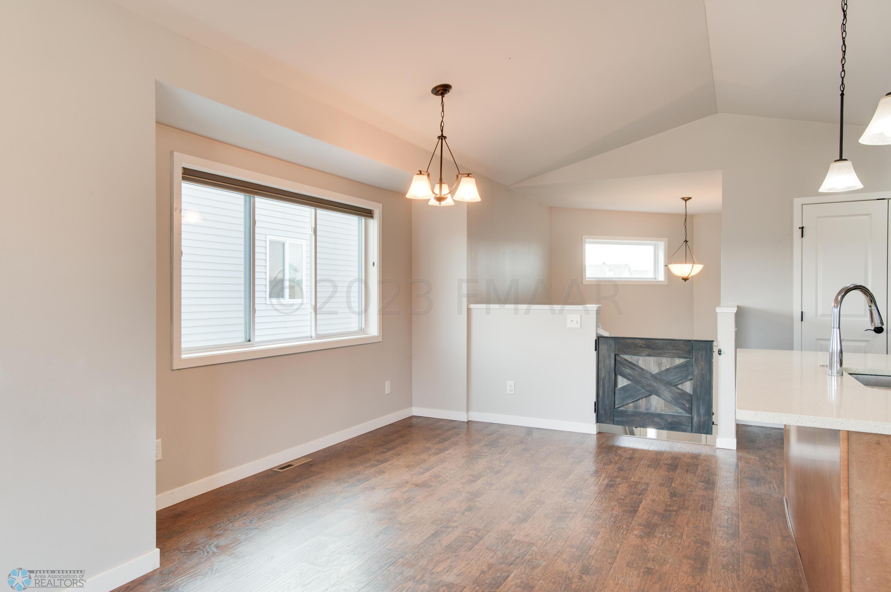 1106_EAGLEWOOD_AVE-9