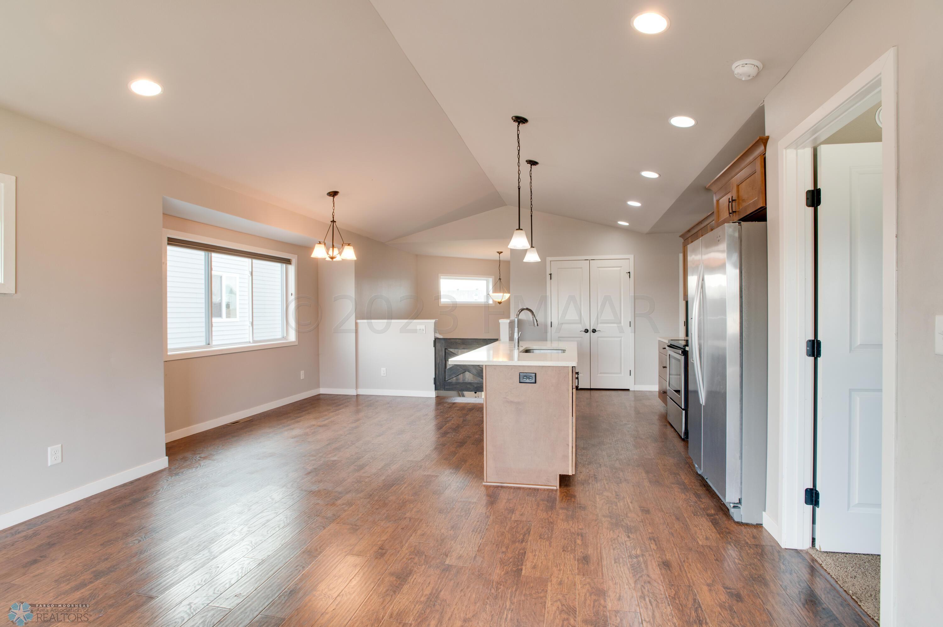 1106_EAGLEWOOD_AVE-10