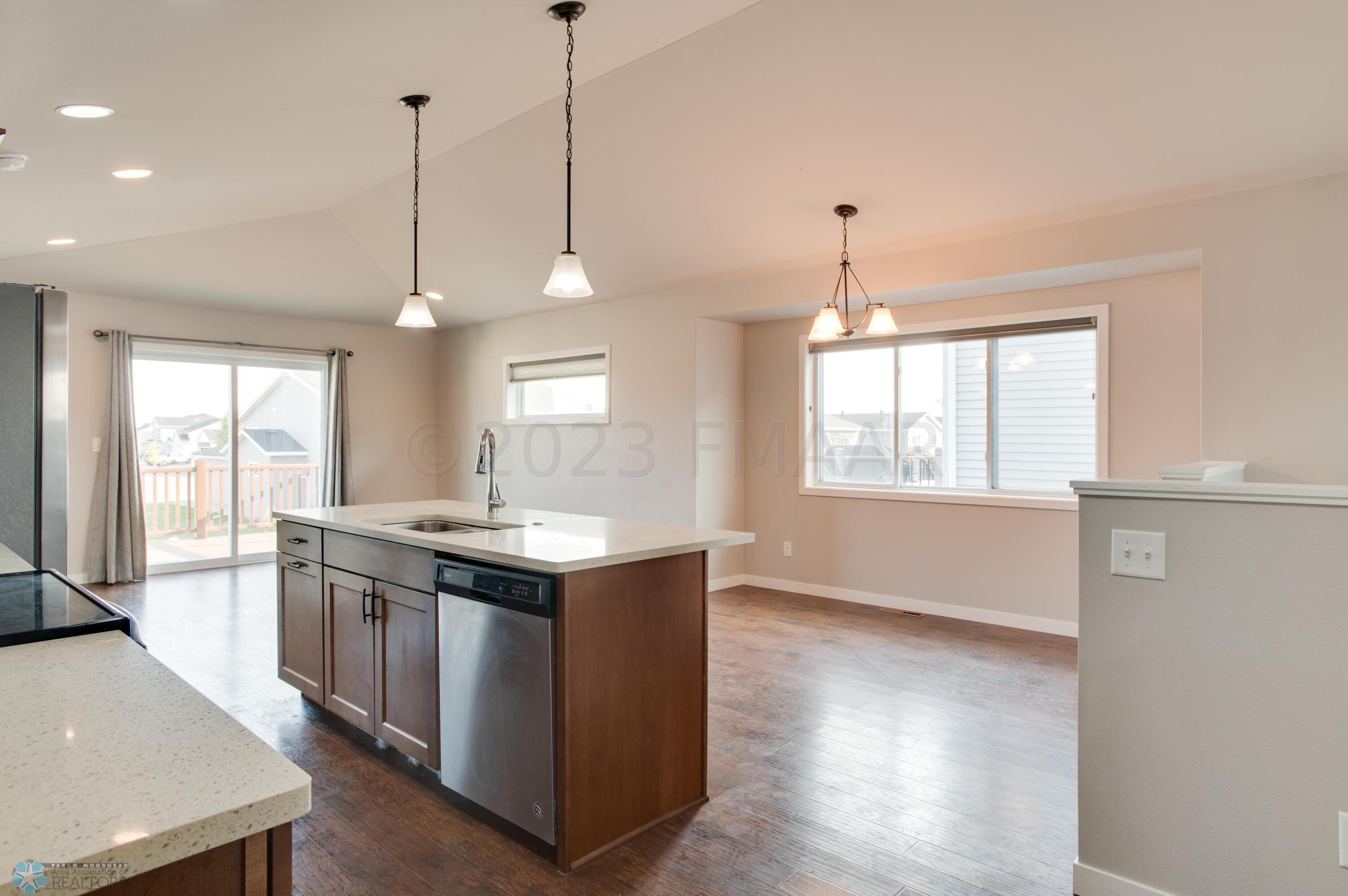 1106_EAGLEWOOD_AVE-14