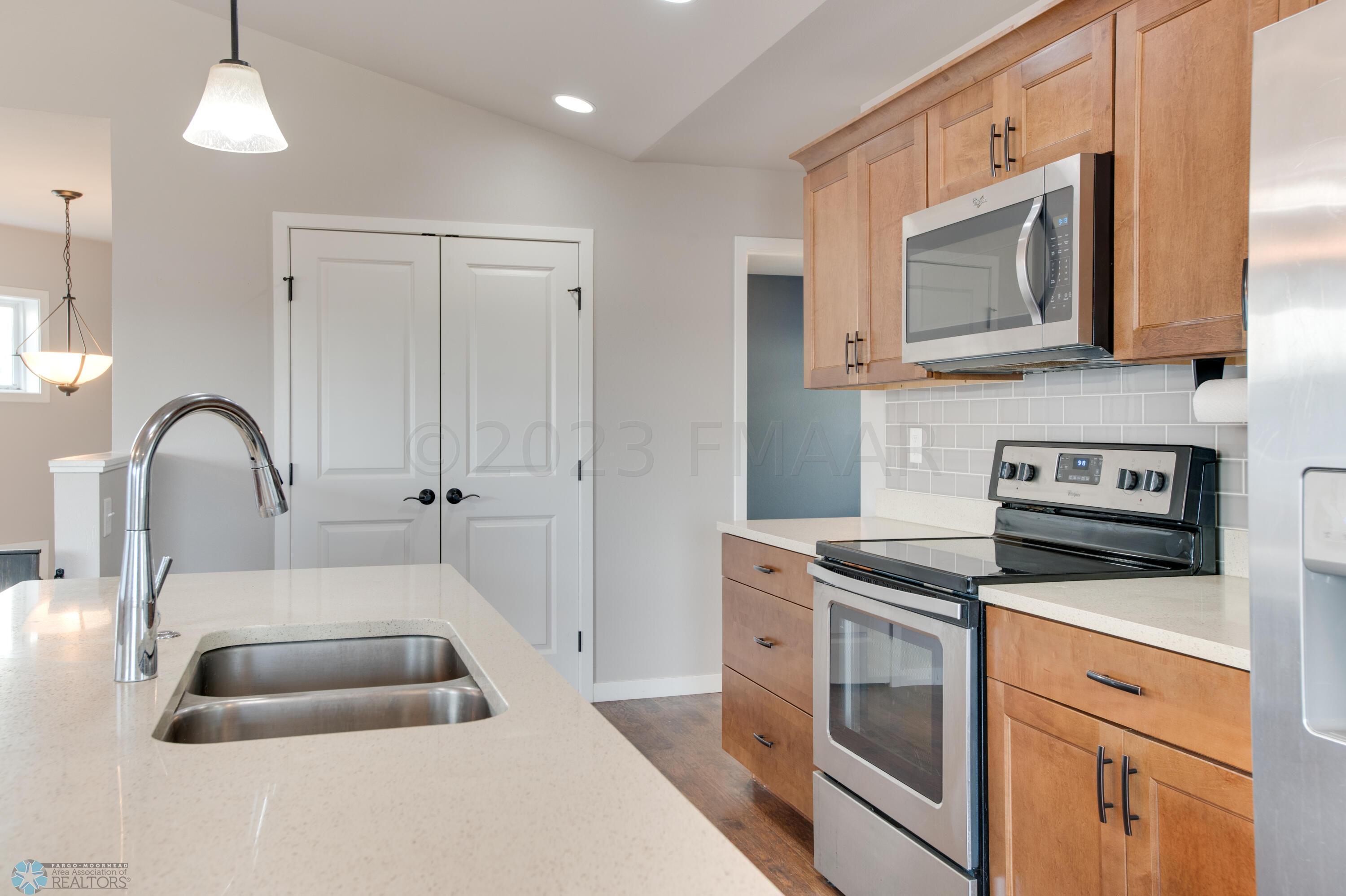 1106_EAGLEWOOD_AVE-16