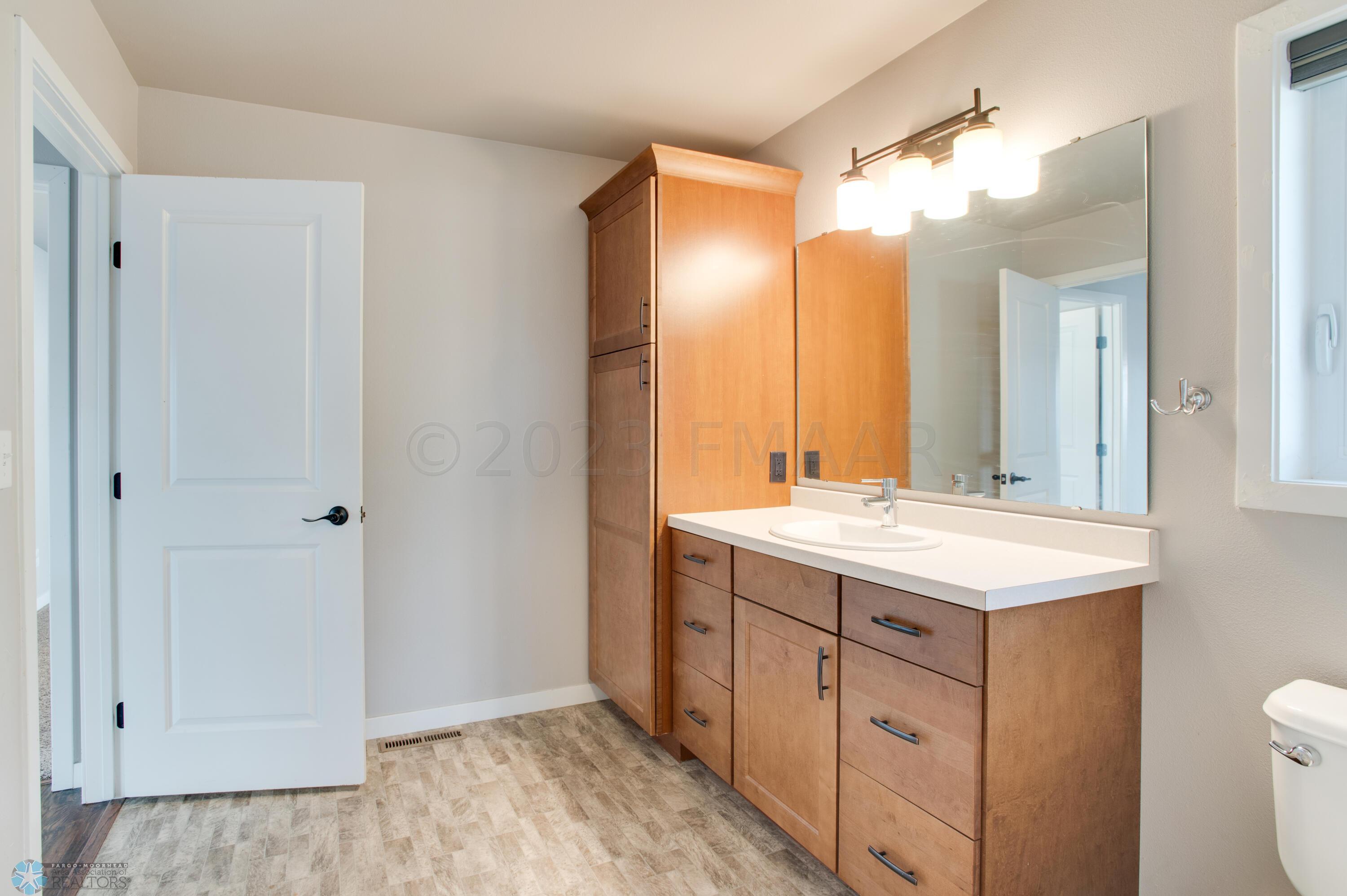 1106_EAGLEWOOD_AVE-20