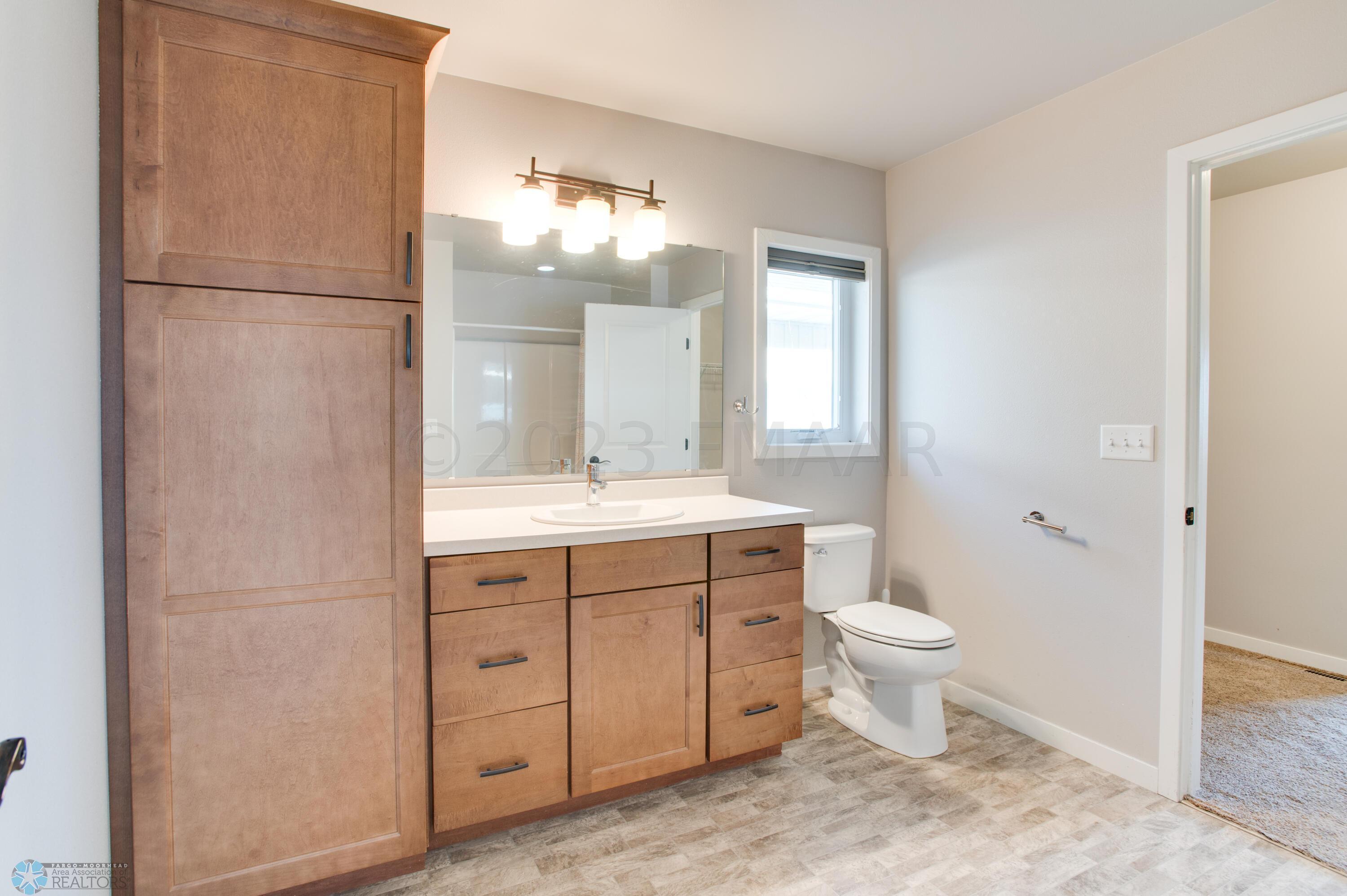 1106_EAGLEWOOD_AVE-21