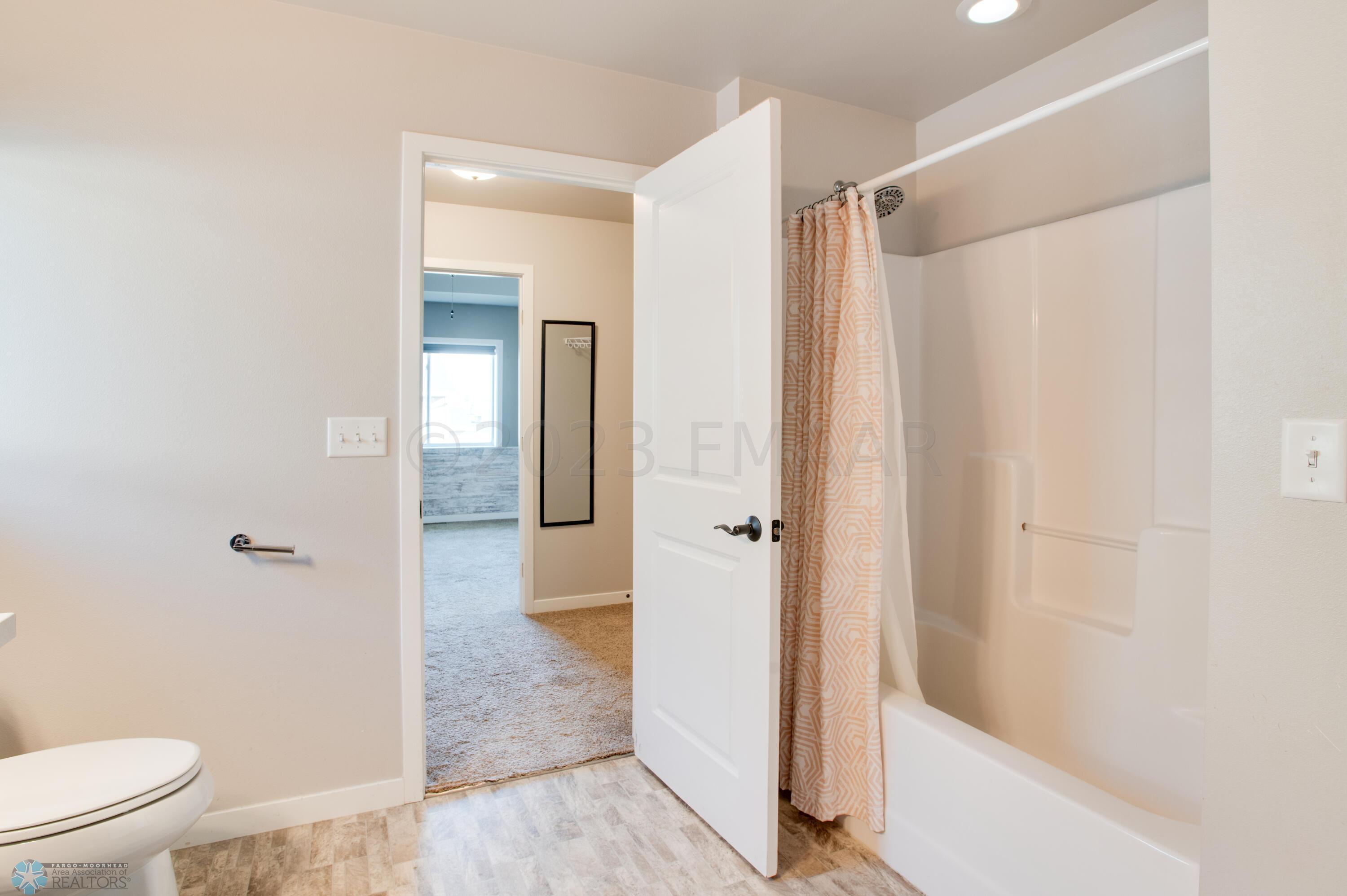 1106_EAGLEWOOD_AVE-22