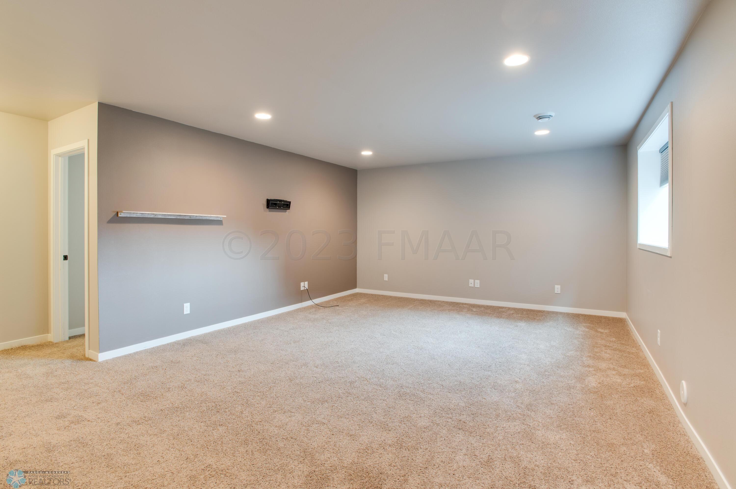 1106_EAGLEWOOD_AVE-26