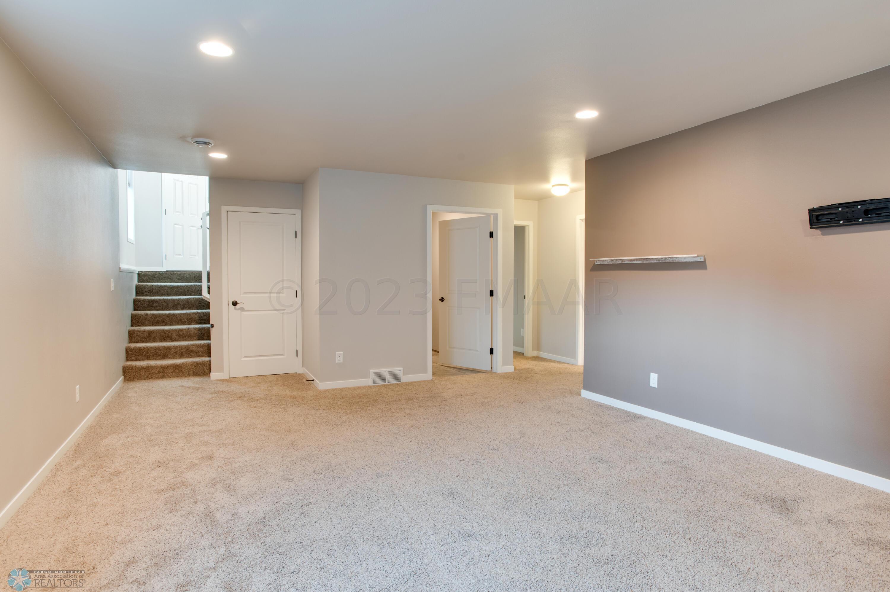 1106_EAGLEWOOD_AVE-27