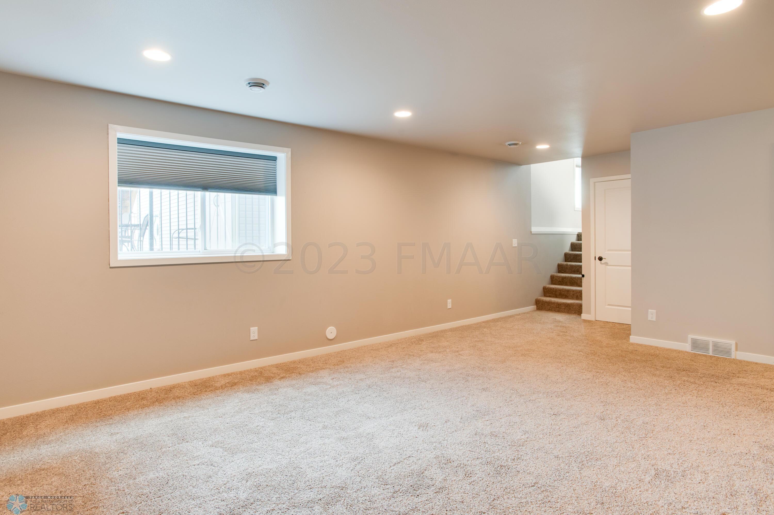 1106_EAGLEWOOD_AVE-28