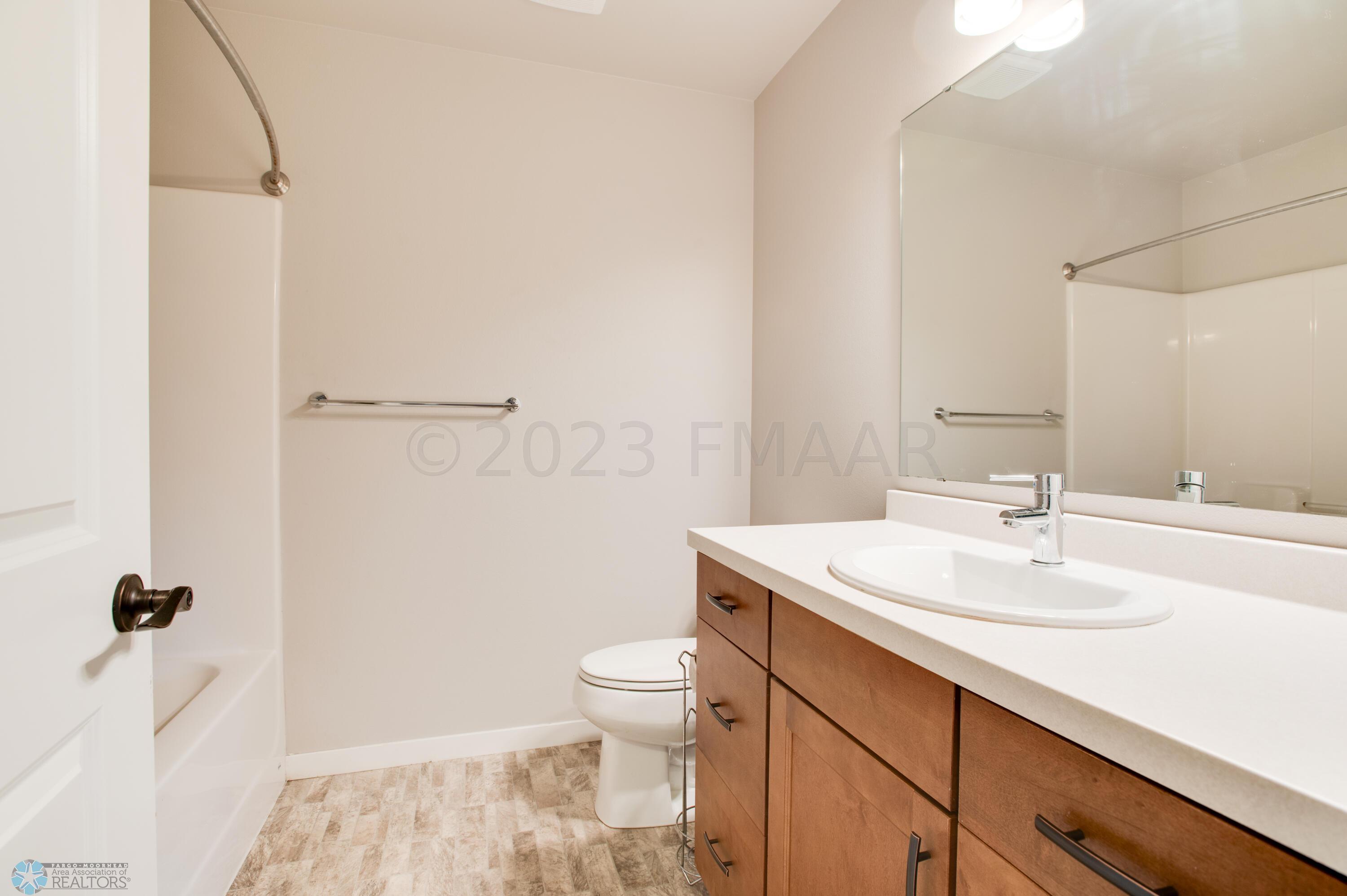 1106_EAGLEWOOD_AVE-33