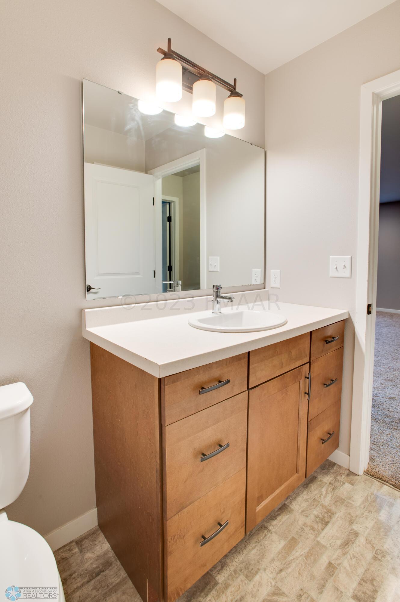 1106_EAGLEWOOD_AVE-34