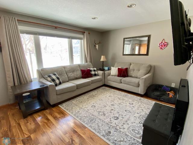 Living Rm Photo #1