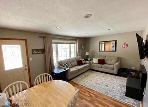 Living Rm Photo #3