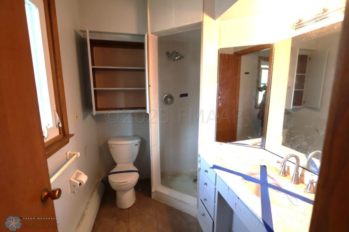 BATH 3 Qtr UPPER