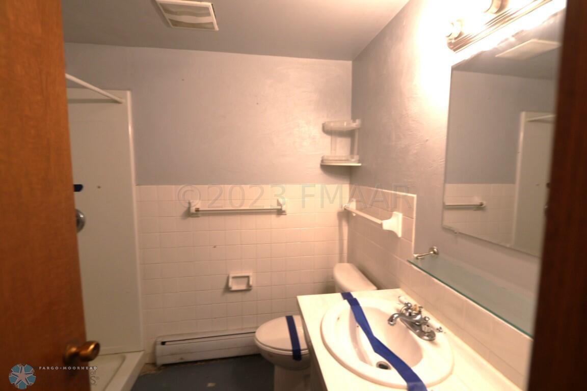 LOWER LEVEL BATH 3Qtr