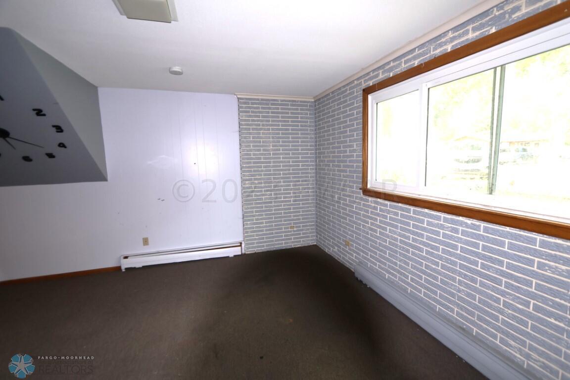 LOWER LEVEL FAMILY ROOM (2)