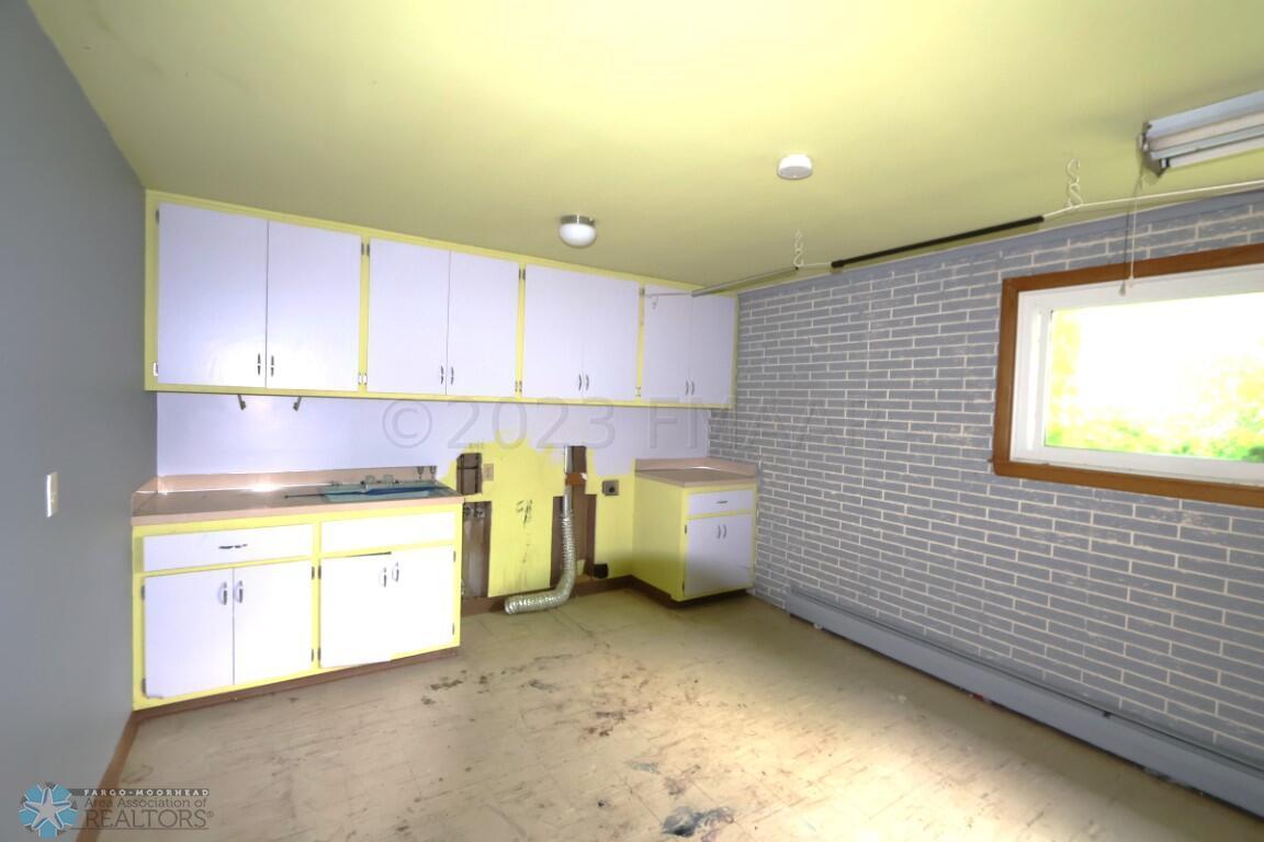 LOWER LEVEL LAUNDRY -STORAGE