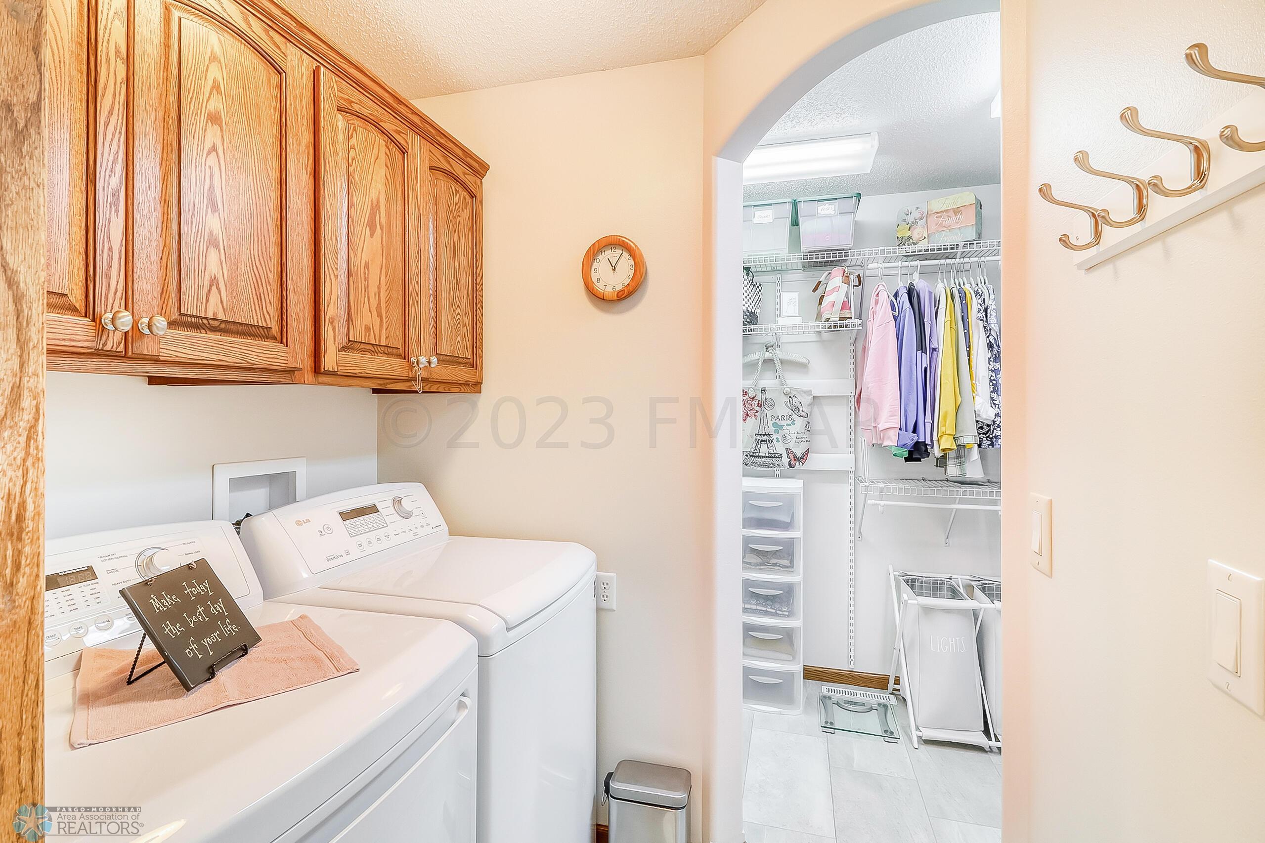 Primary Bedroom_laundry1_0