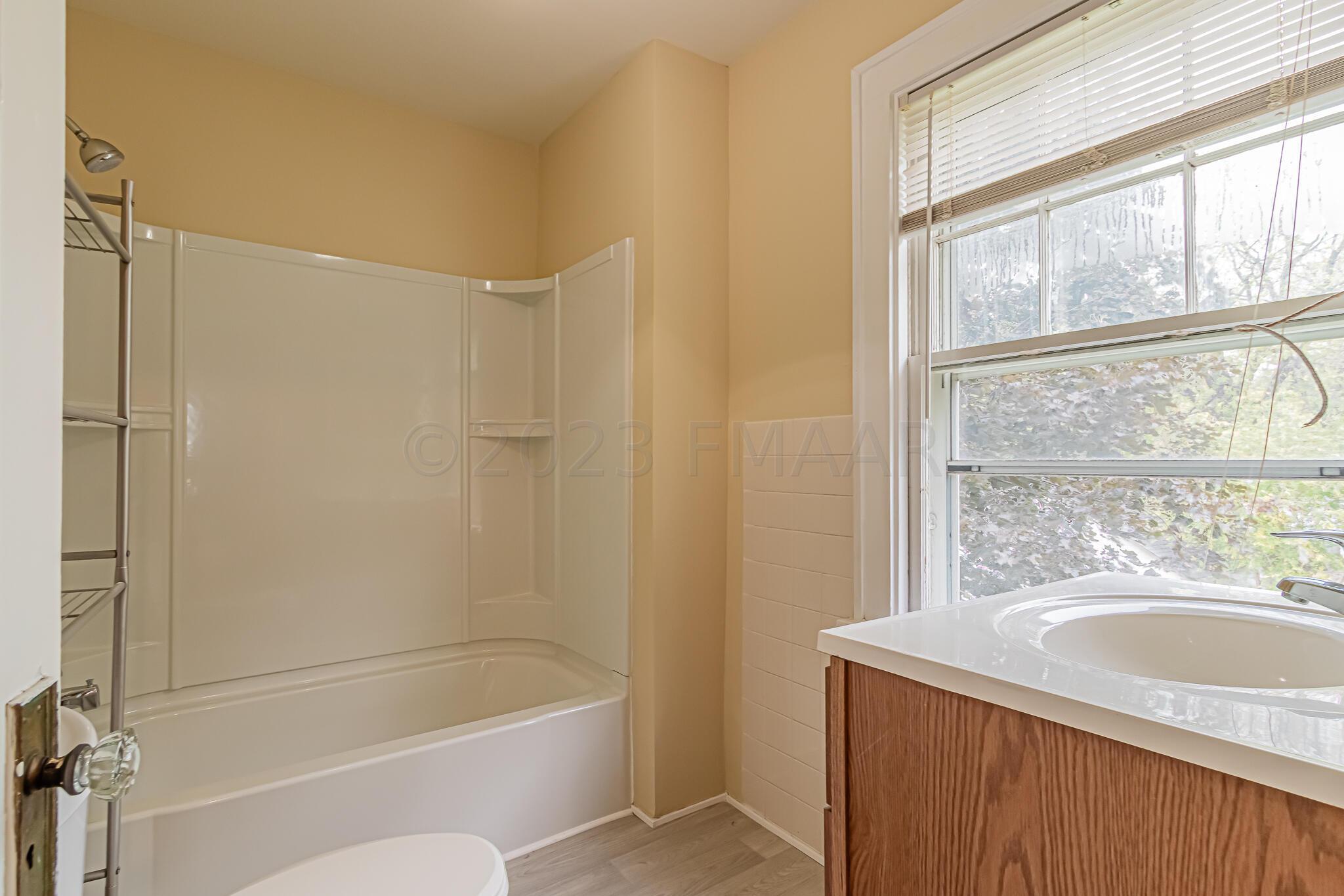 1123 11 Street N, Fargo, ND 58102 -25
