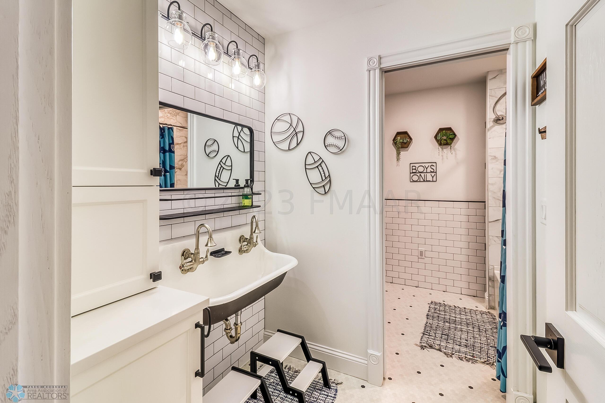 Upstairs Bathroom1_1