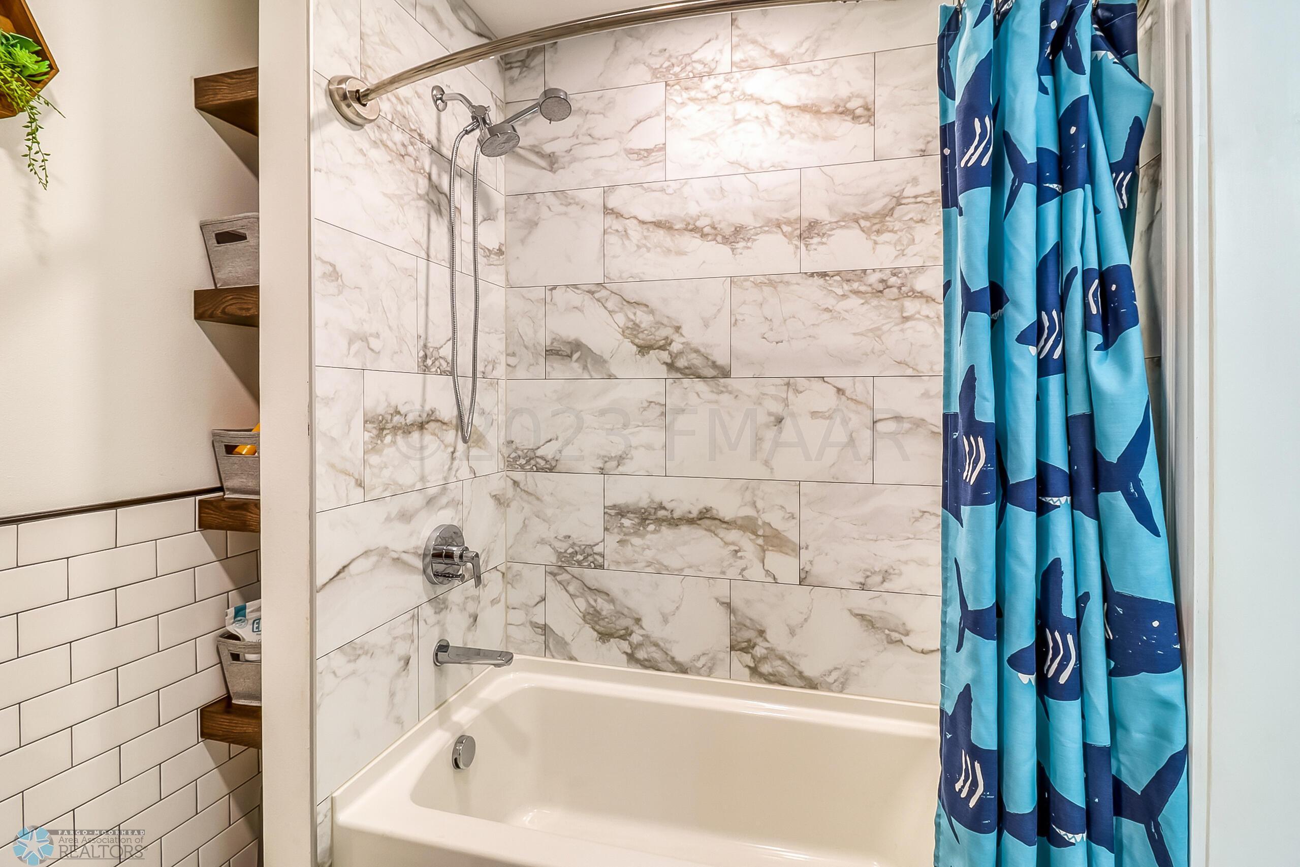 Upstairs Bathroom1_2