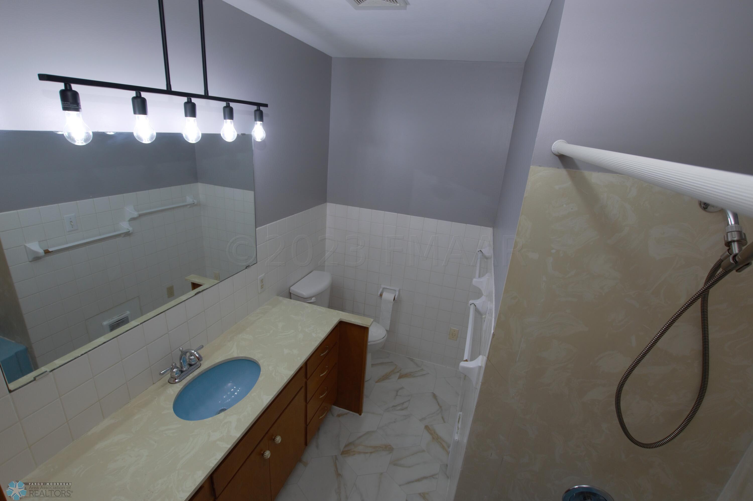 Upper full bath