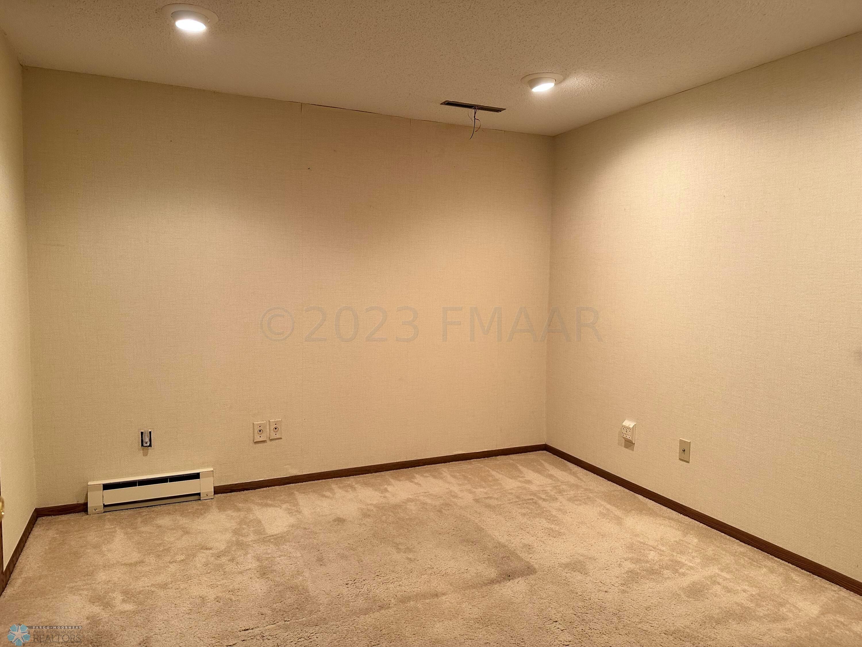 Large bonus room