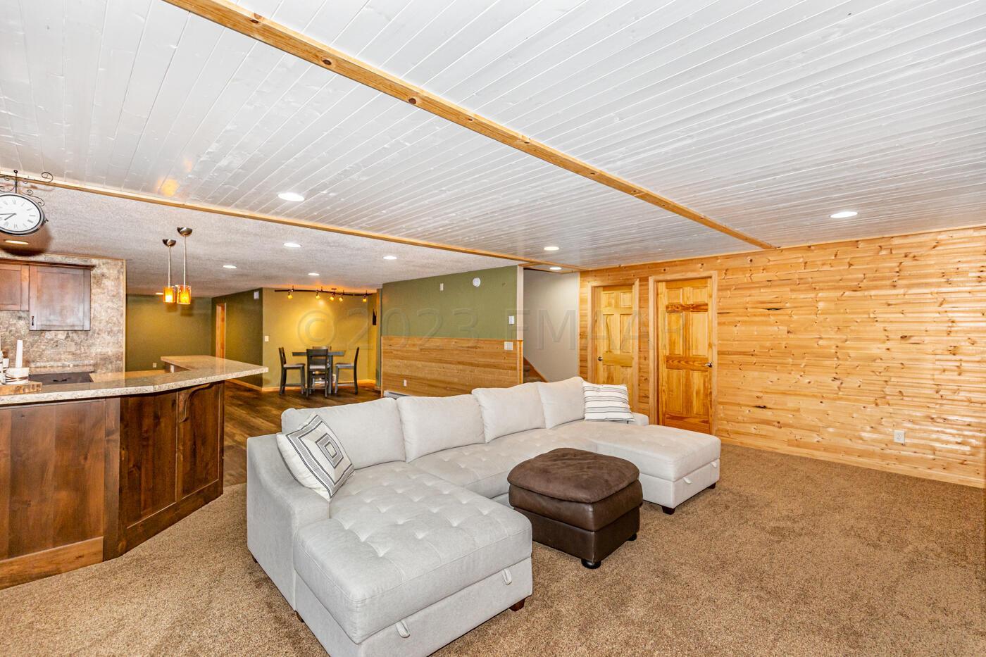 Family Room / bar