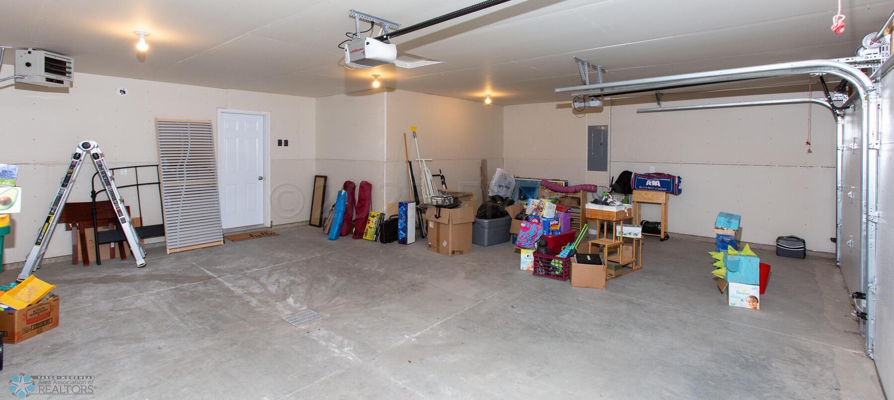 3-Stall Garage!