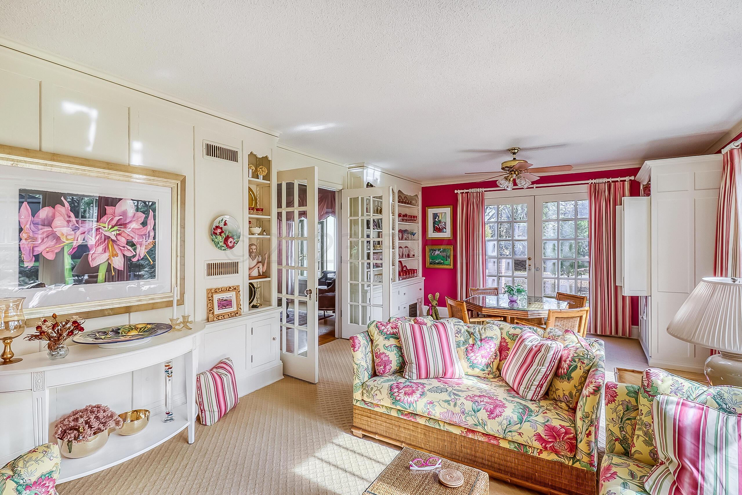 Familyroom1_1