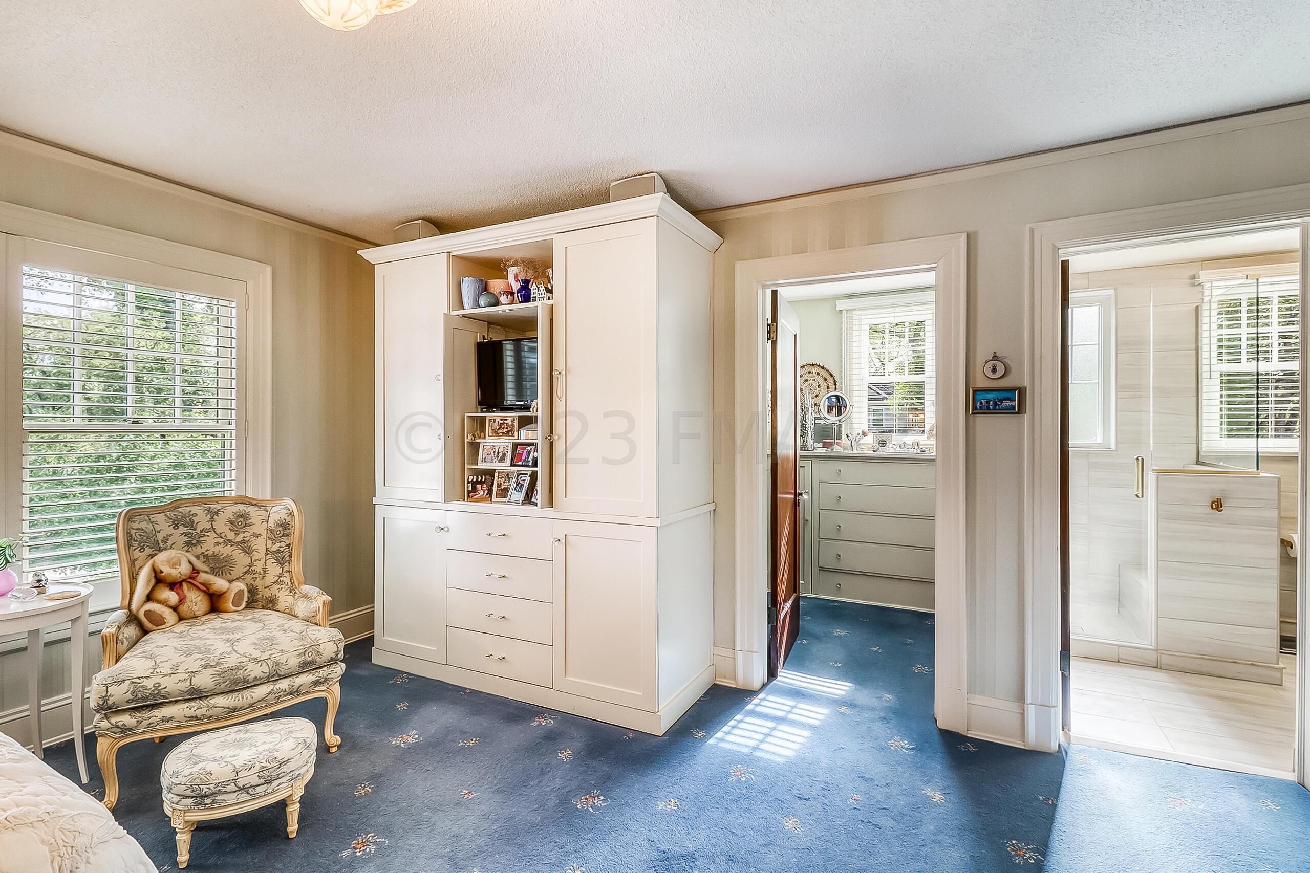 Primary Bedroom1_3