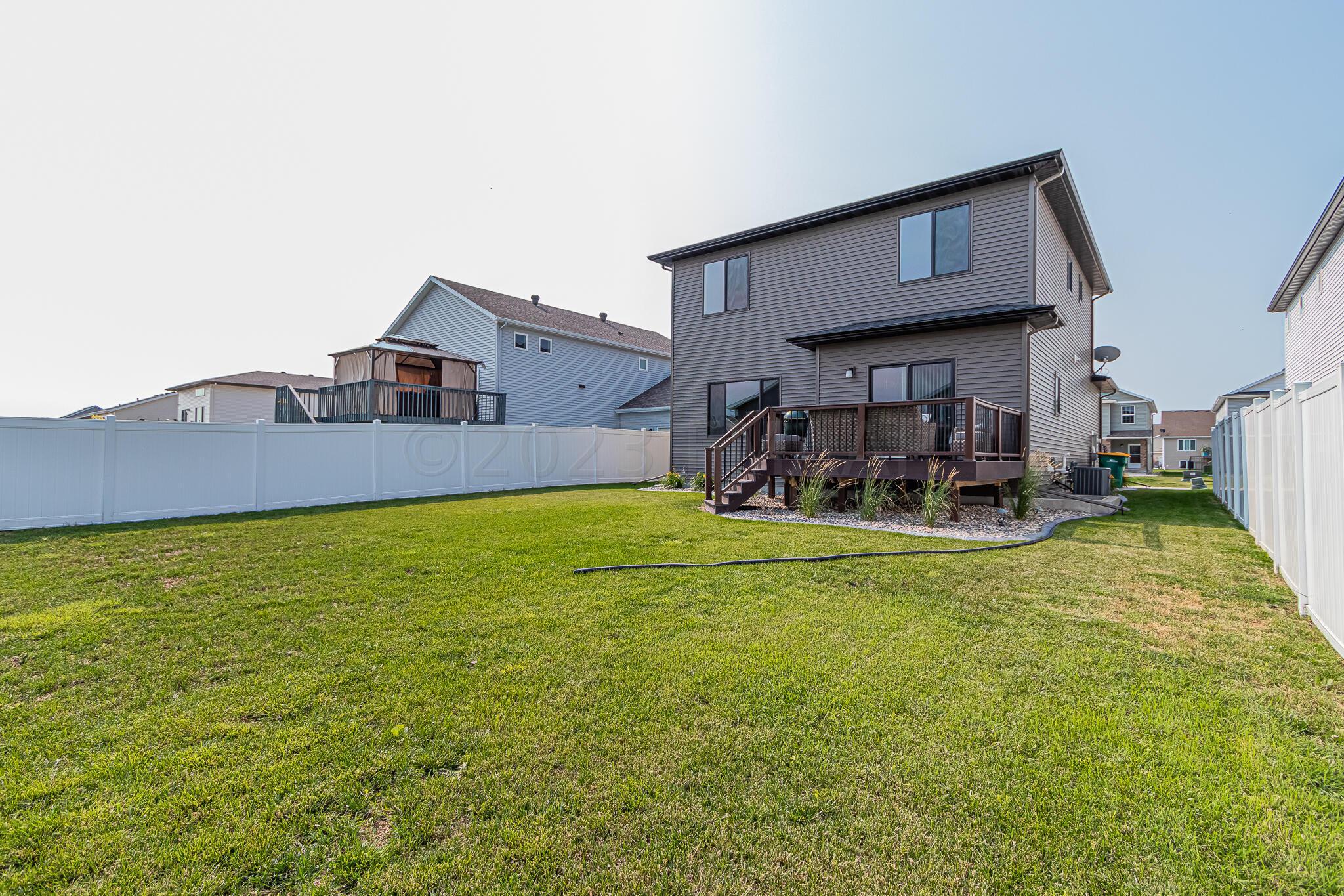 Back exterior/yard