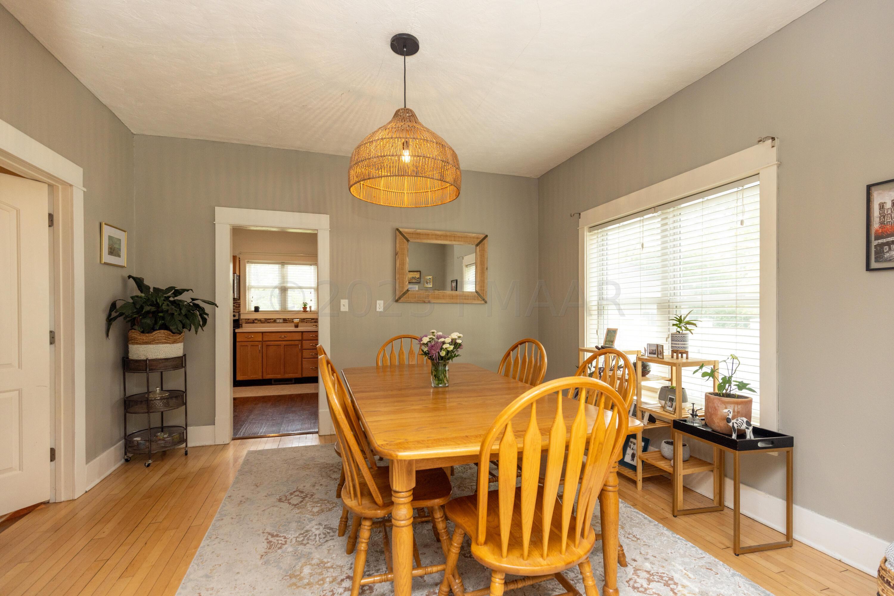 Dining Room to Kitchen View