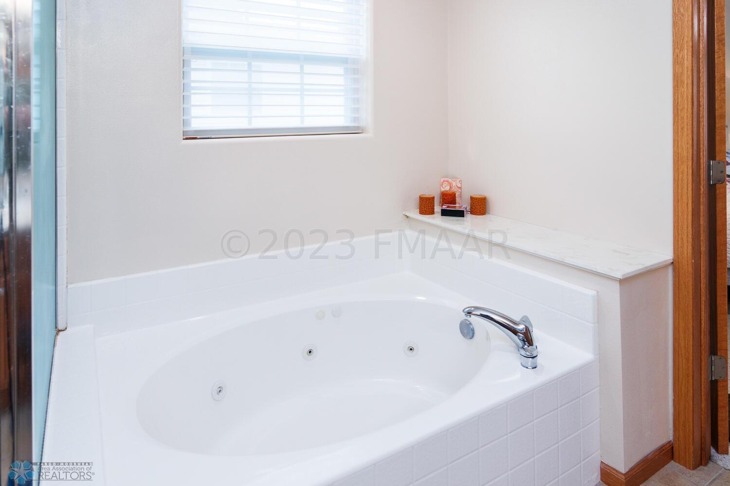Jacuzzi tub
