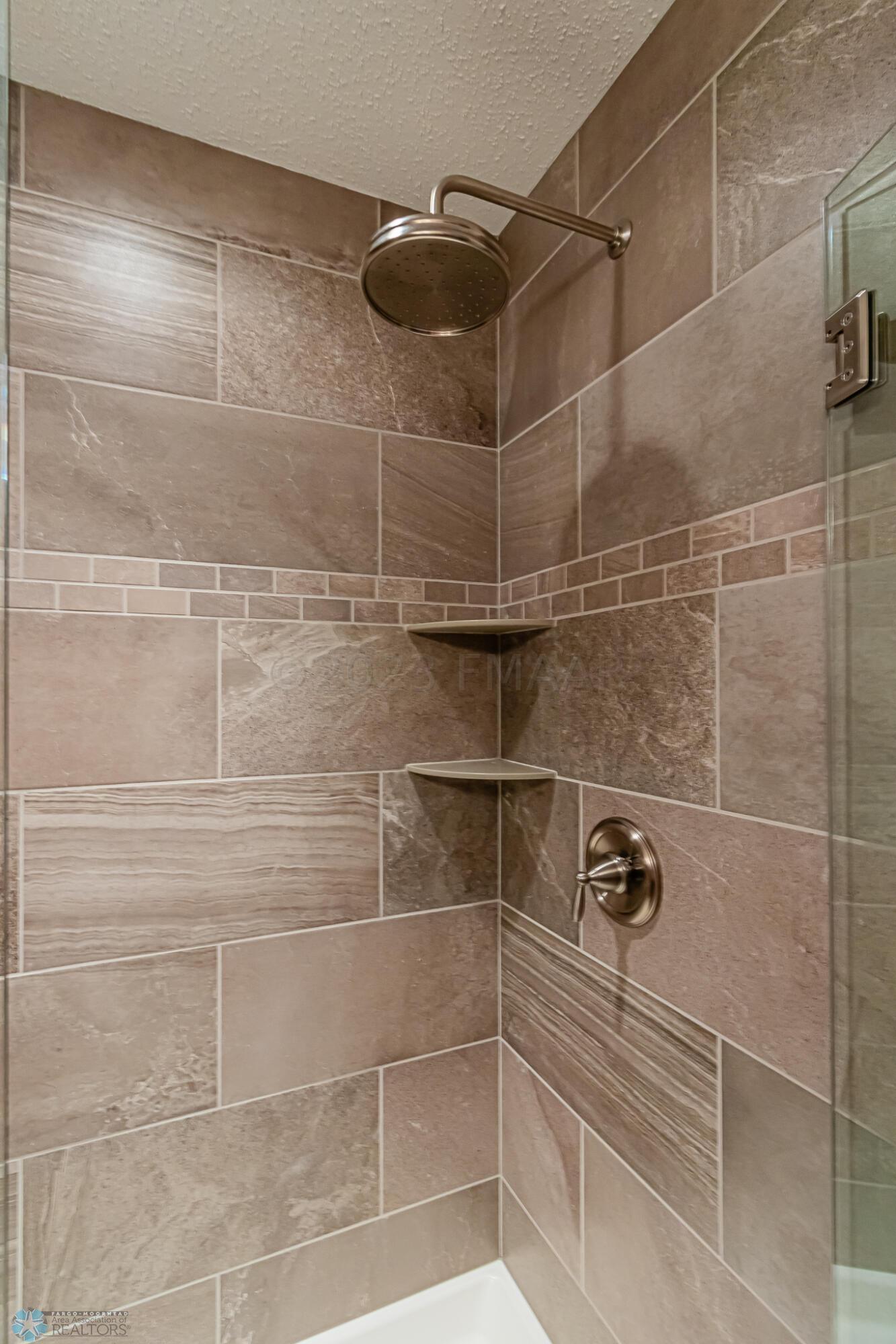 Master_Bathroom_2