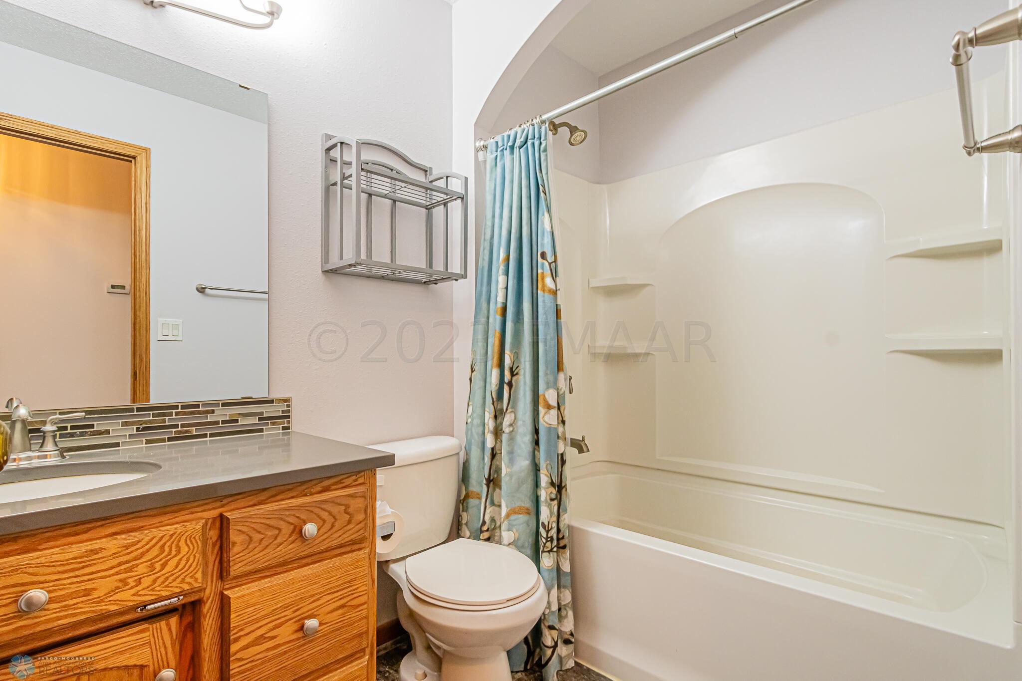 Upper_Bathroom_1