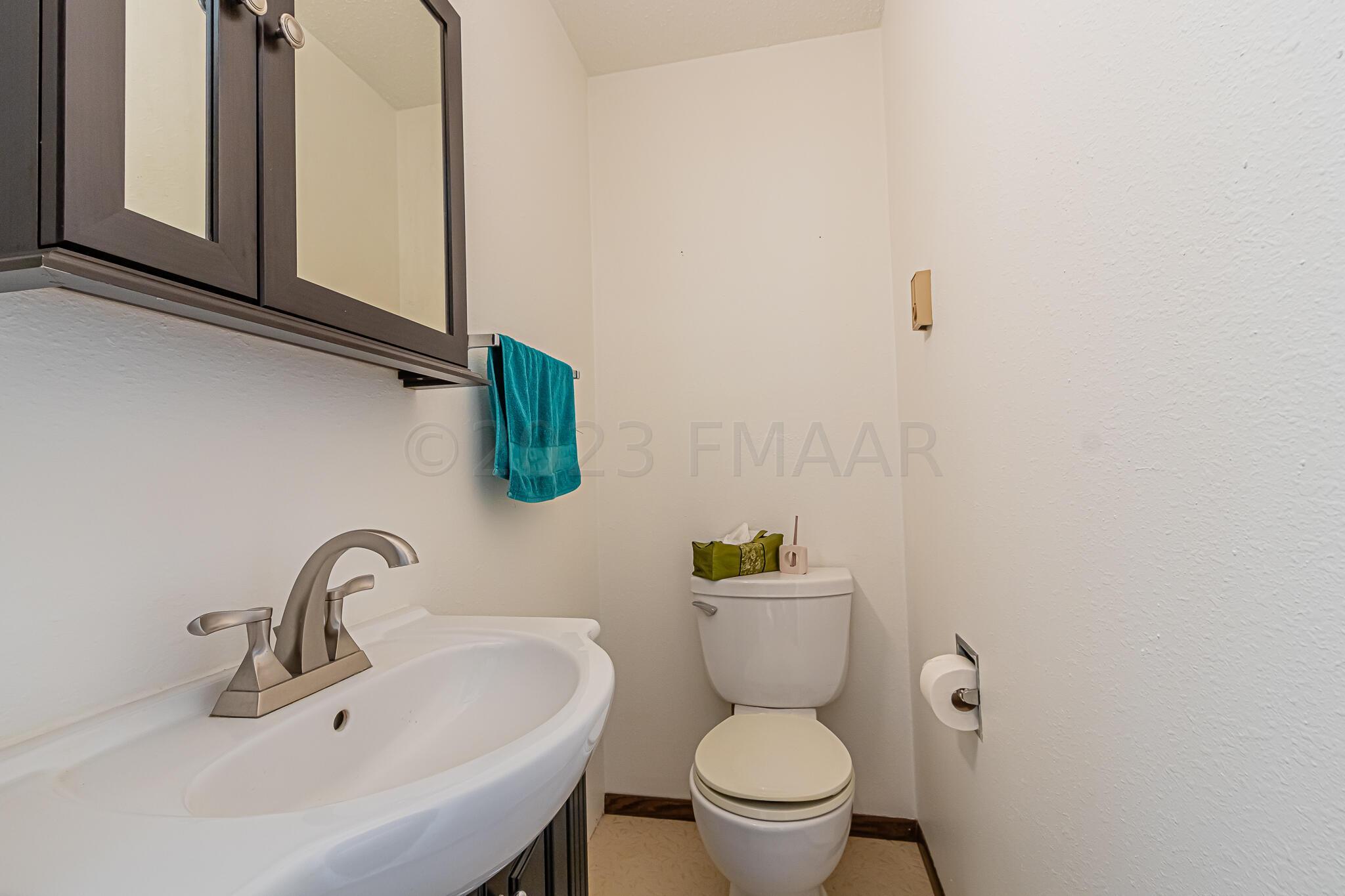 2349 20 1_2 ave s, fargo, nd 58103-24