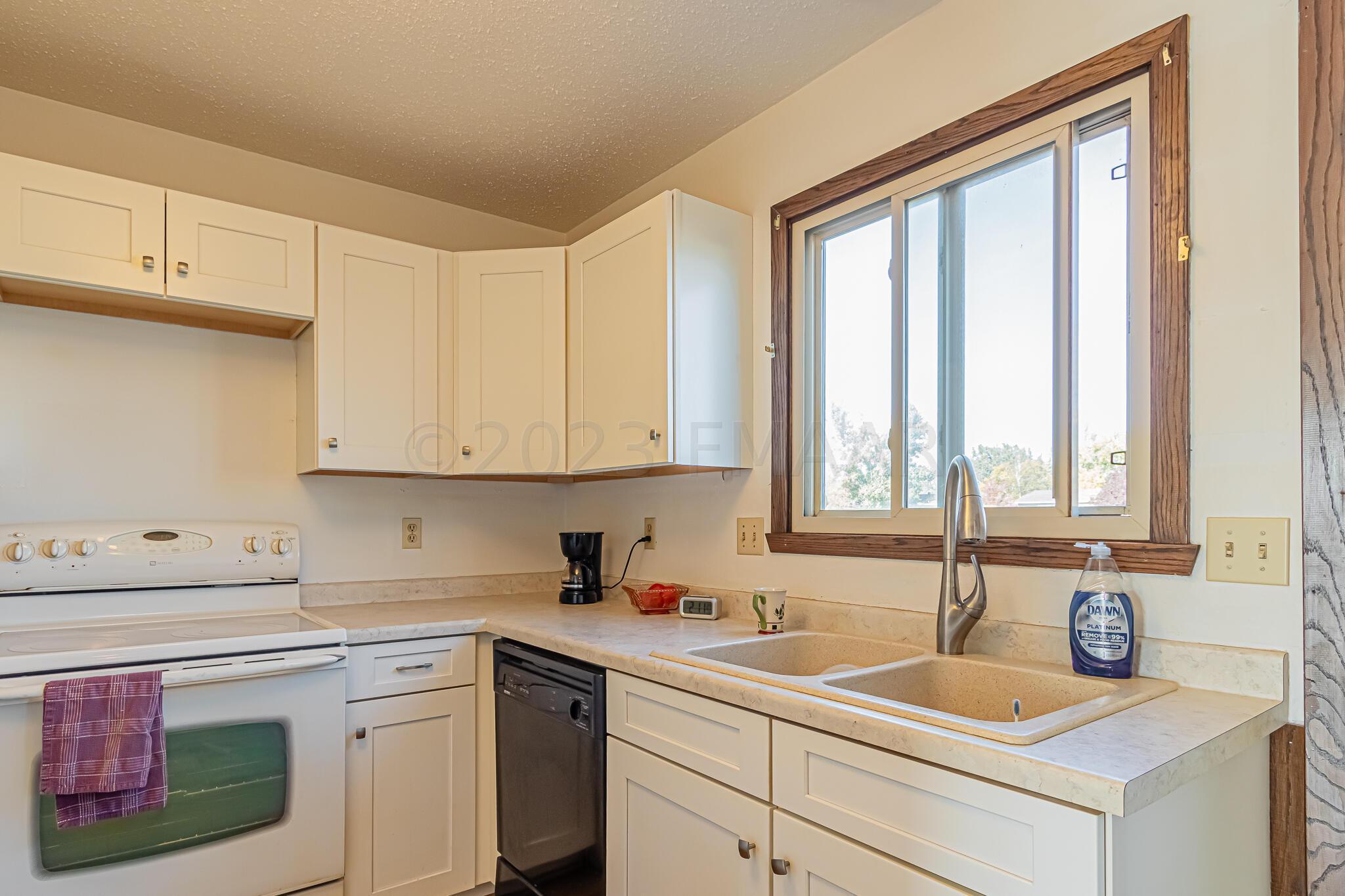 2349 20 1_2 ave s, fargo, nd 58103-26