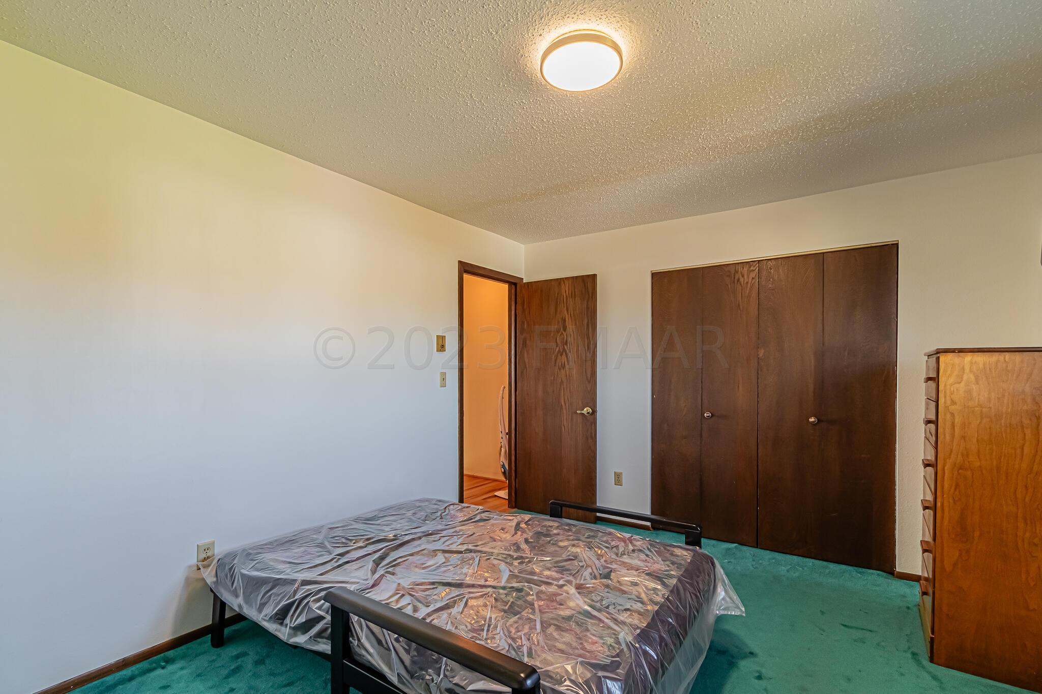 2349 20 1_2 ave s, fargo, nd 58103-04