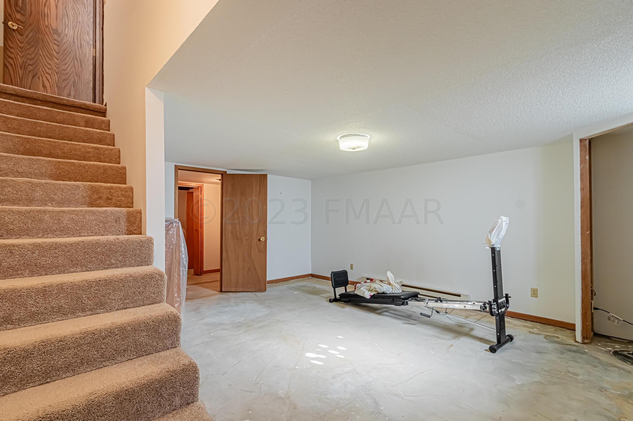 2349 20 1_2 ave s, fargo, nd 58103-09