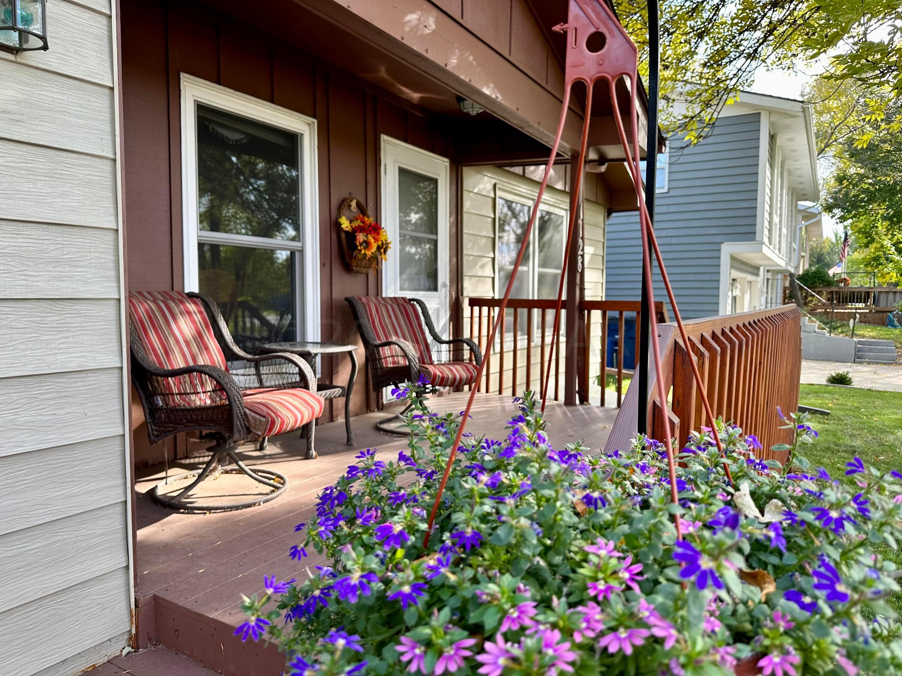 Entry deck