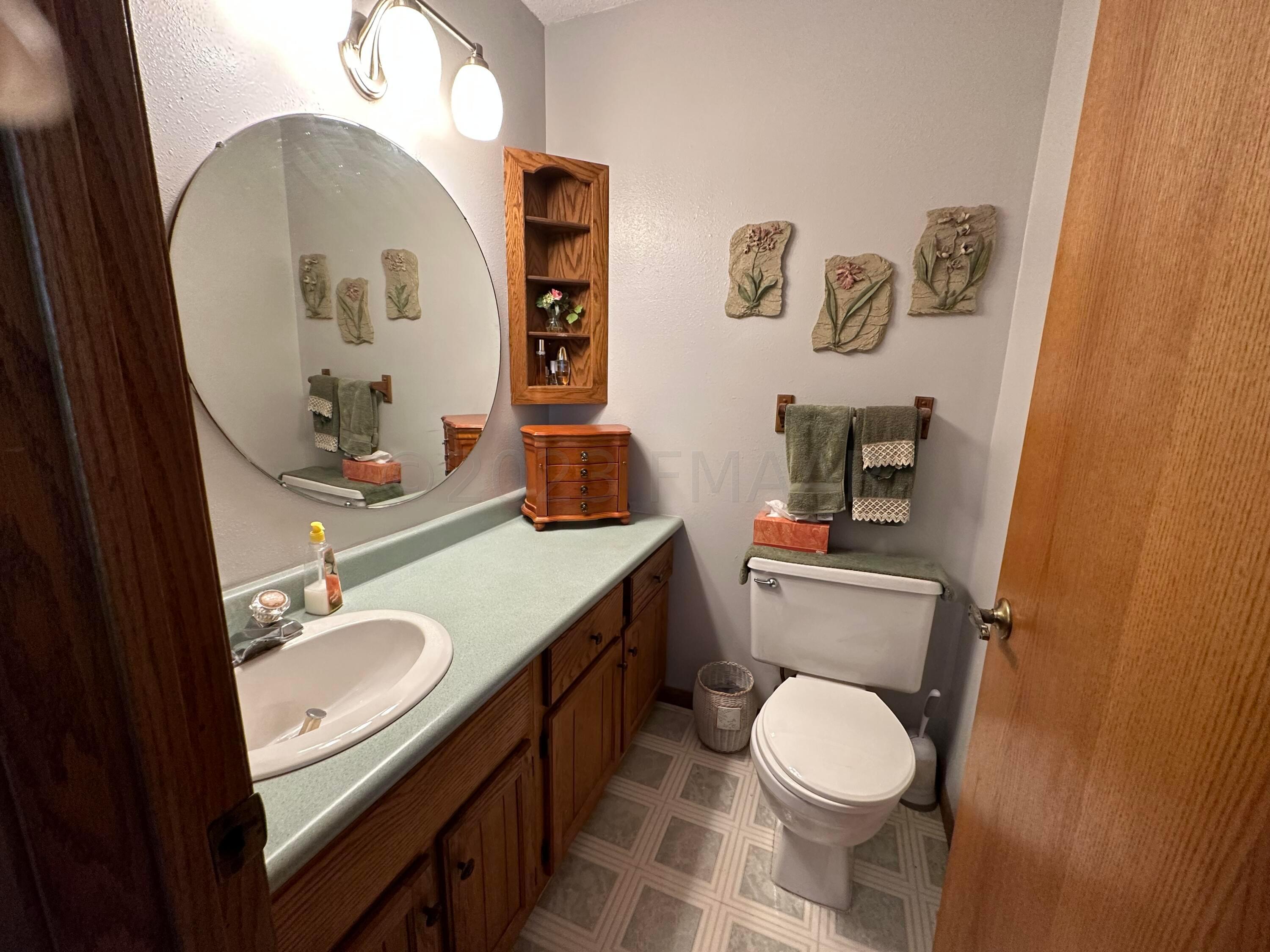 Master 1/2 bath