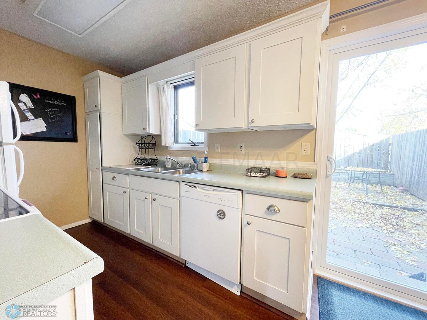 10_3114Kitchen